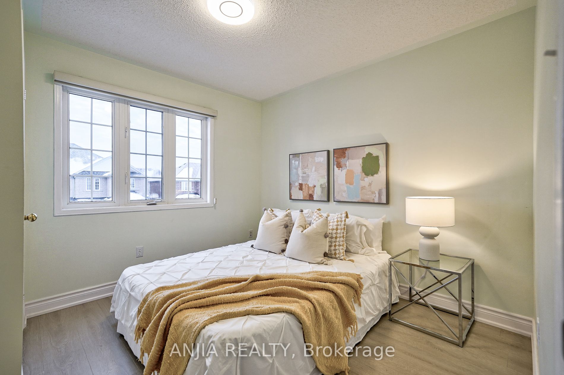 98 Edward Jeffreys Ave