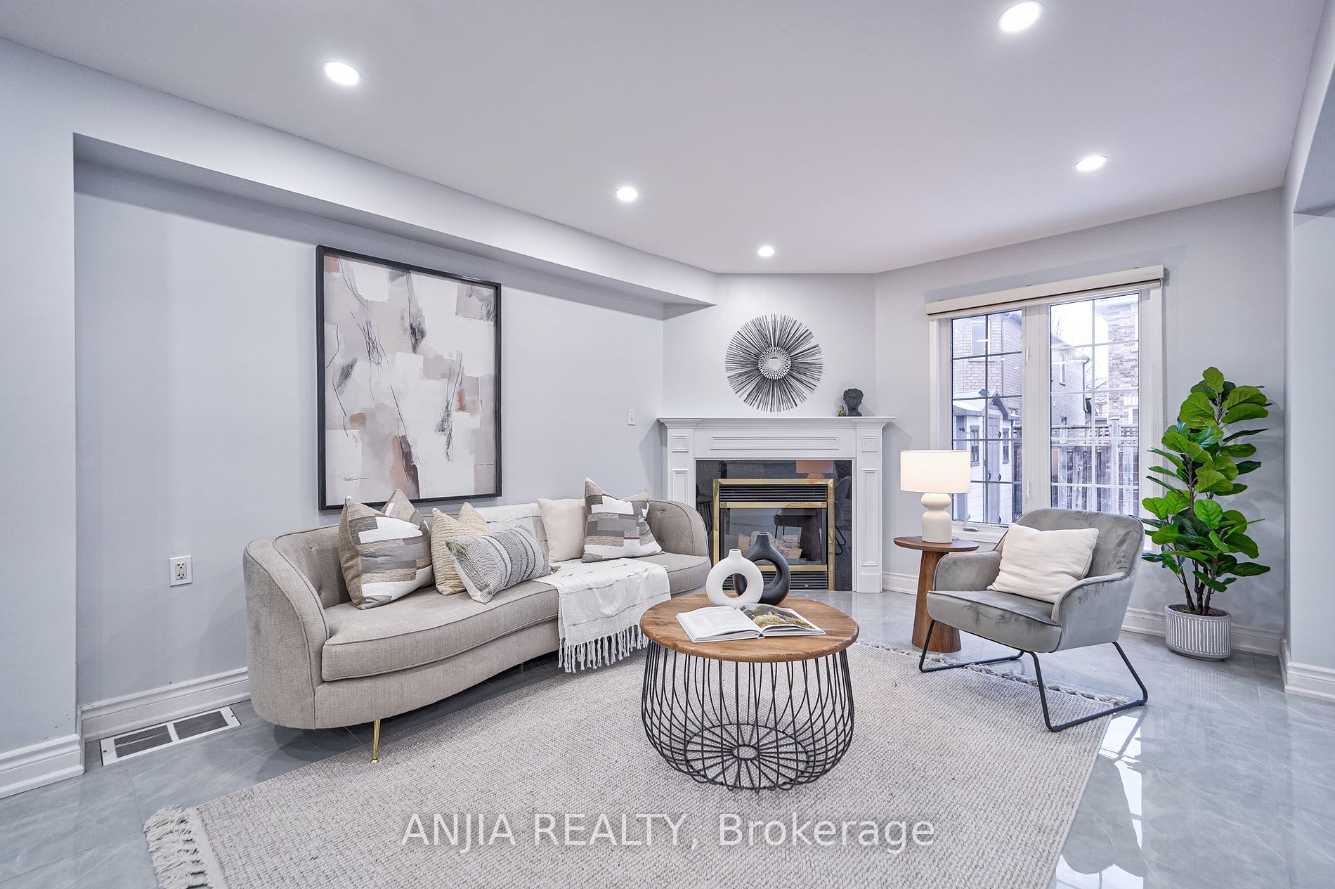 98 Edward Jeffreys Ave