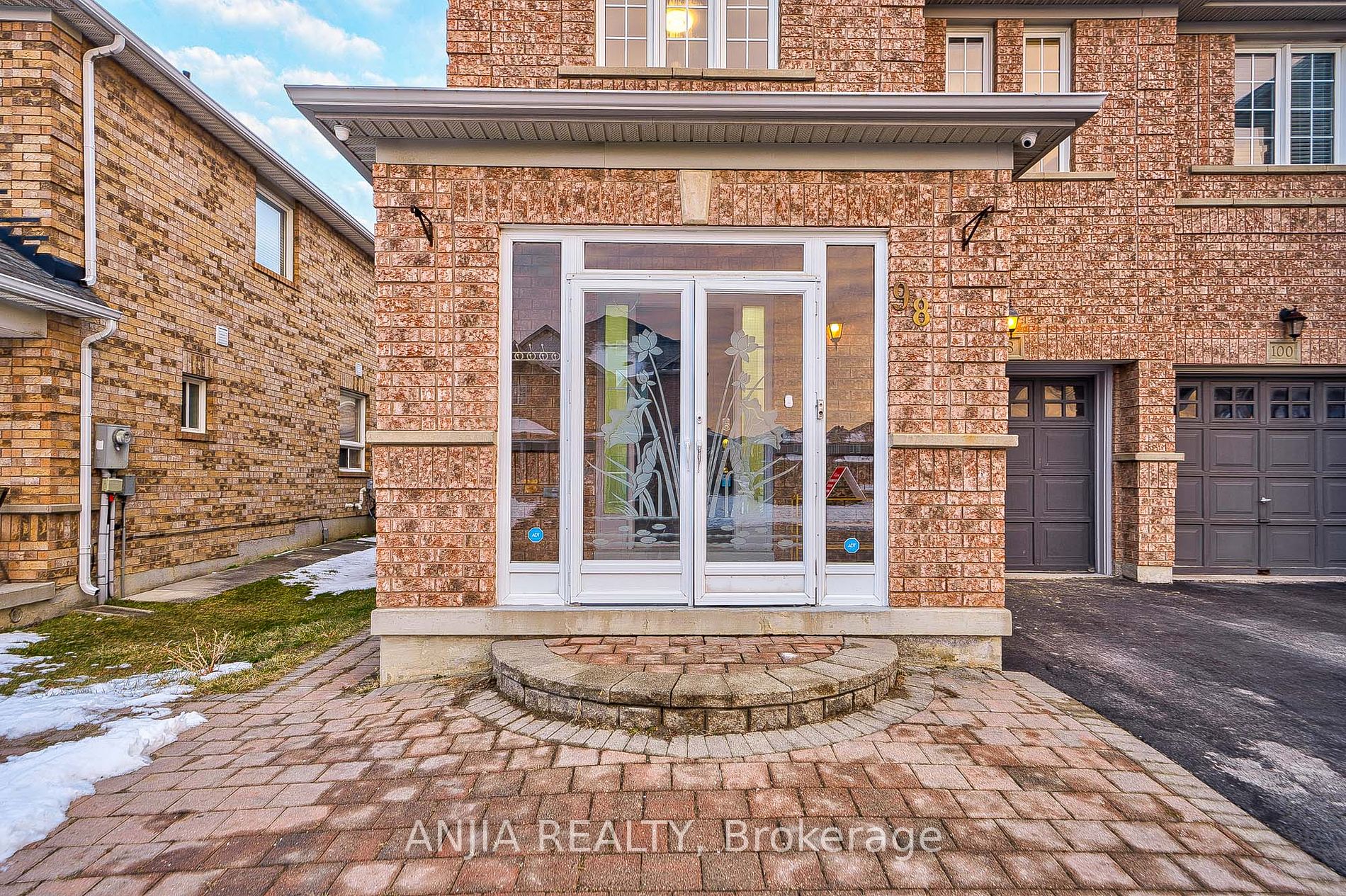 98 Edward Jeffreys Ave