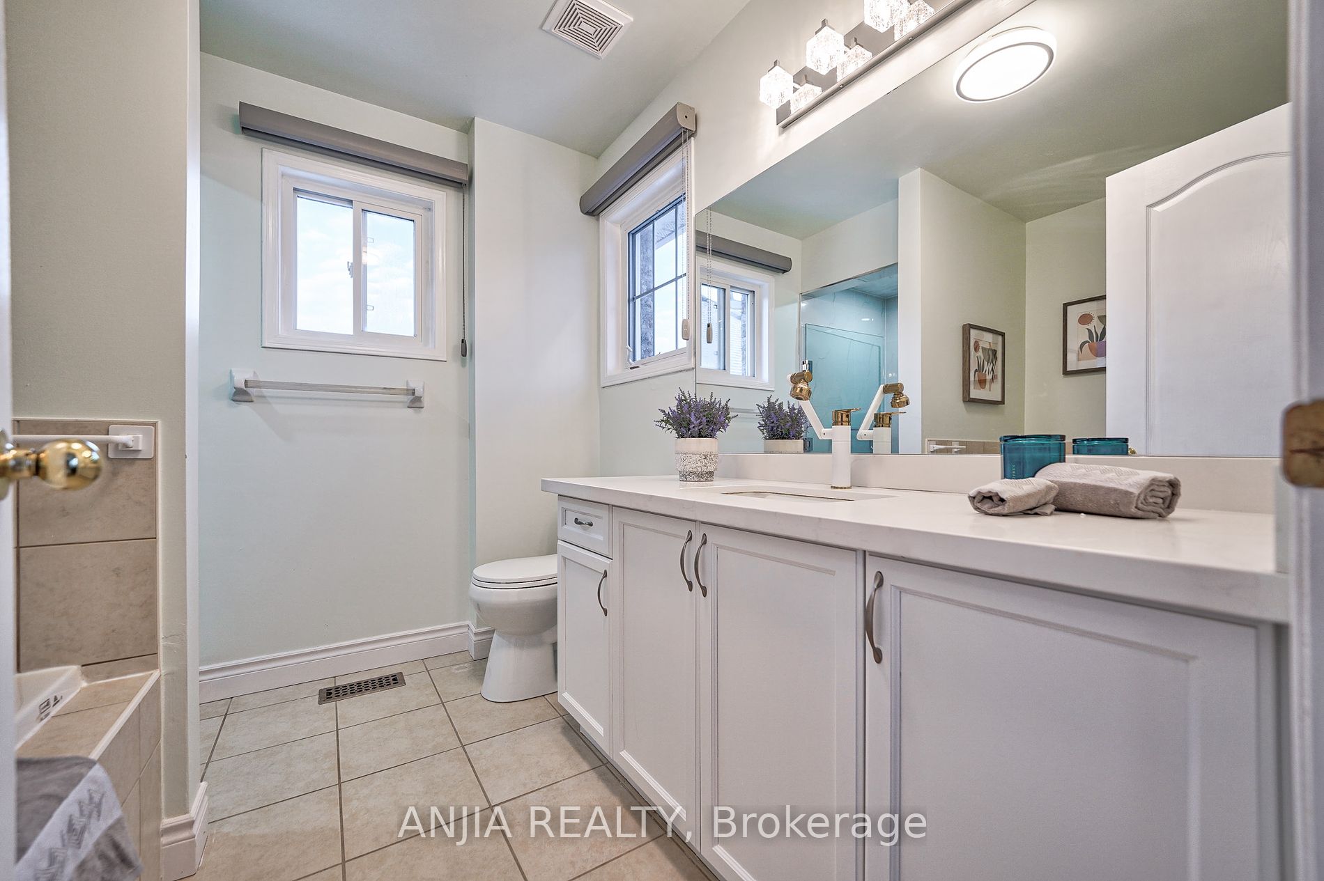 98 Edward Jeffreys Ave