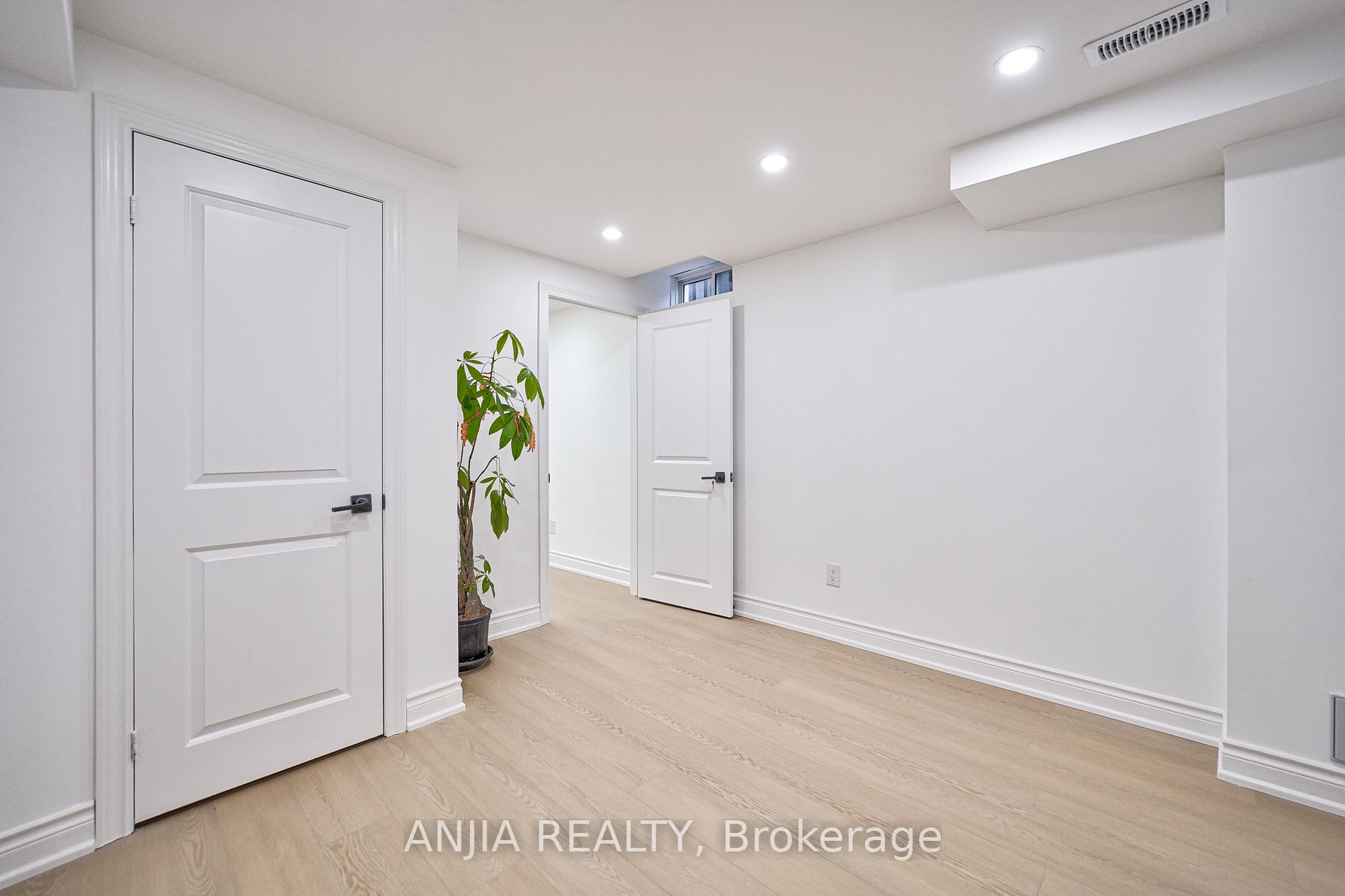98 Edward Jeffreys Ave