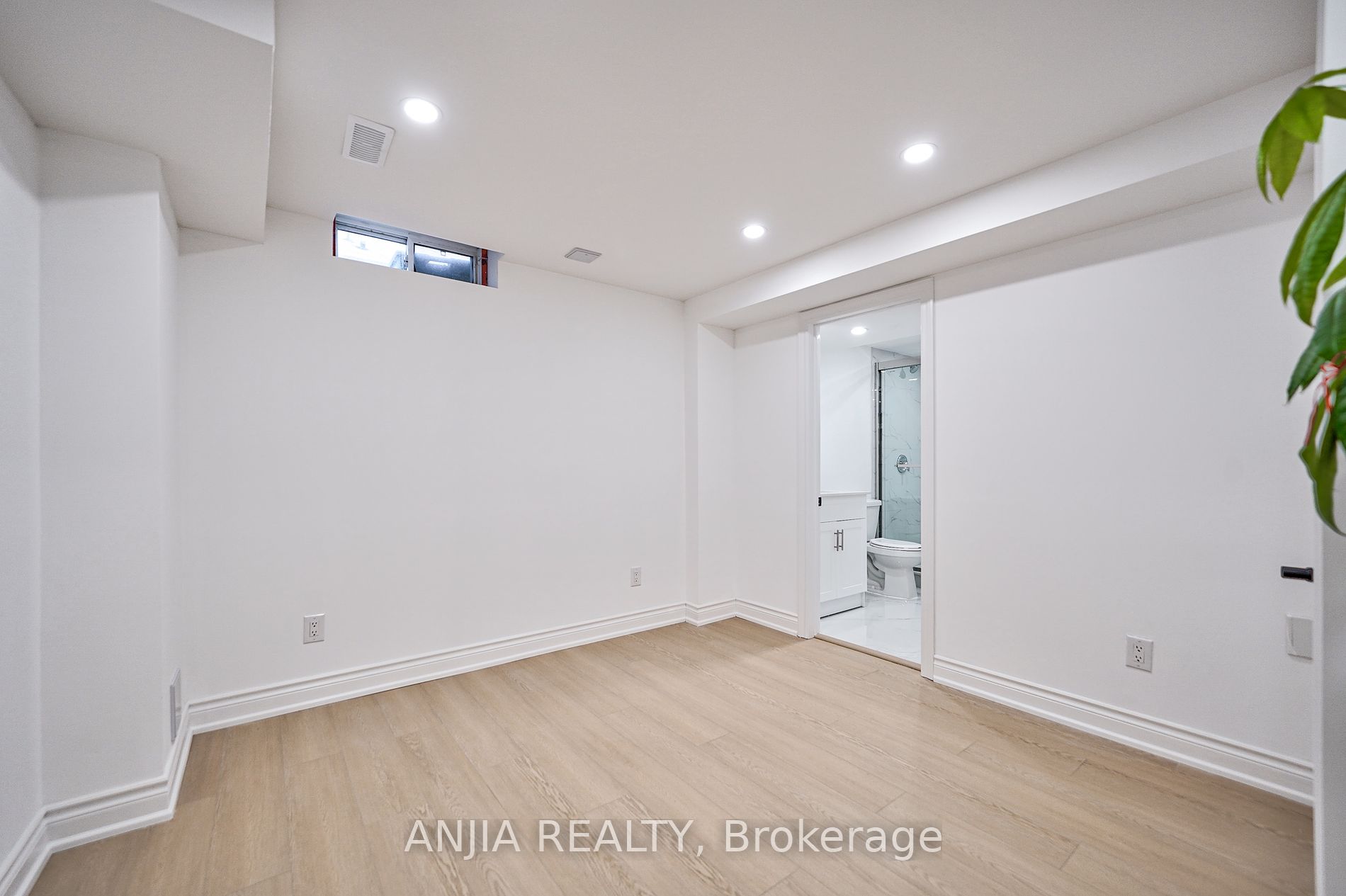 98 Edward Jeffreys Ave