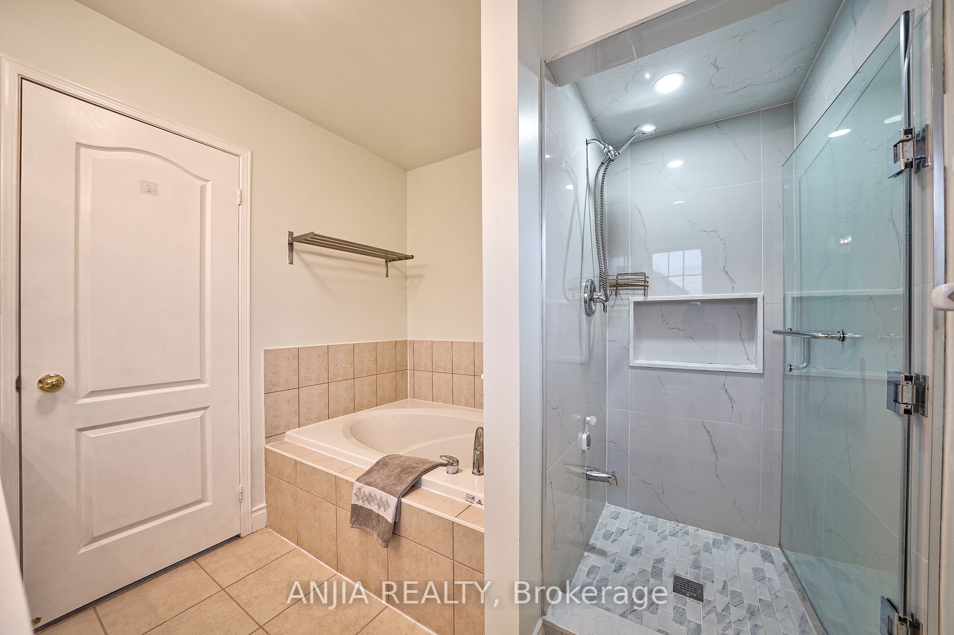 98 Edward Jeffreys Ave