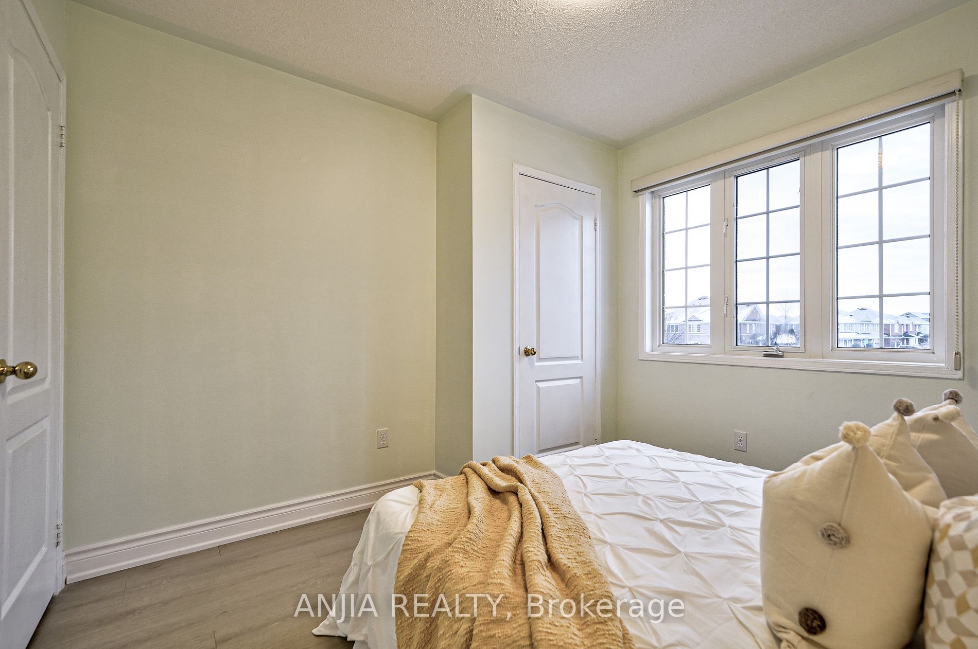98 Edward Jeffreys Ave