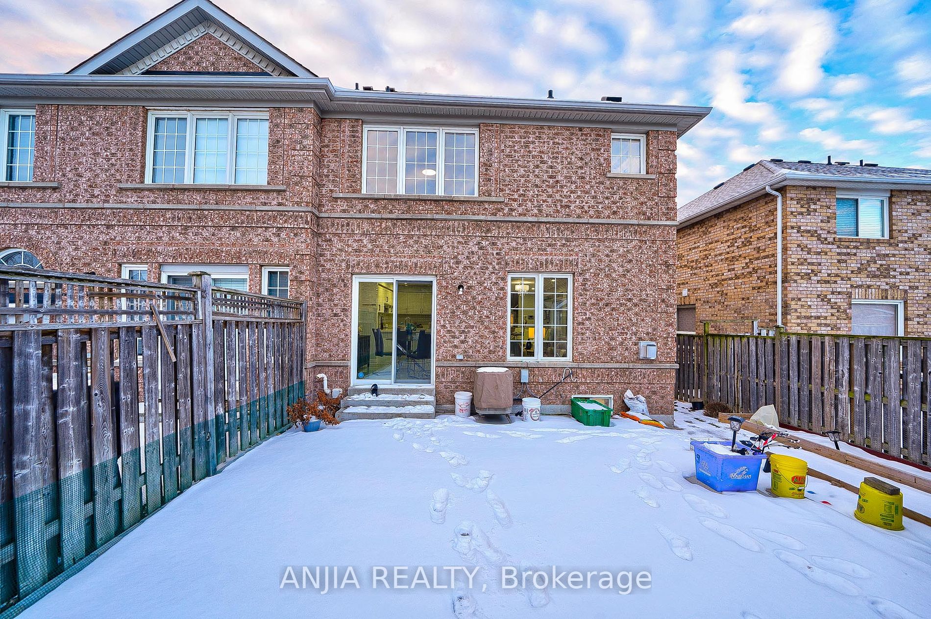 98 Edward Jeffreys Ave