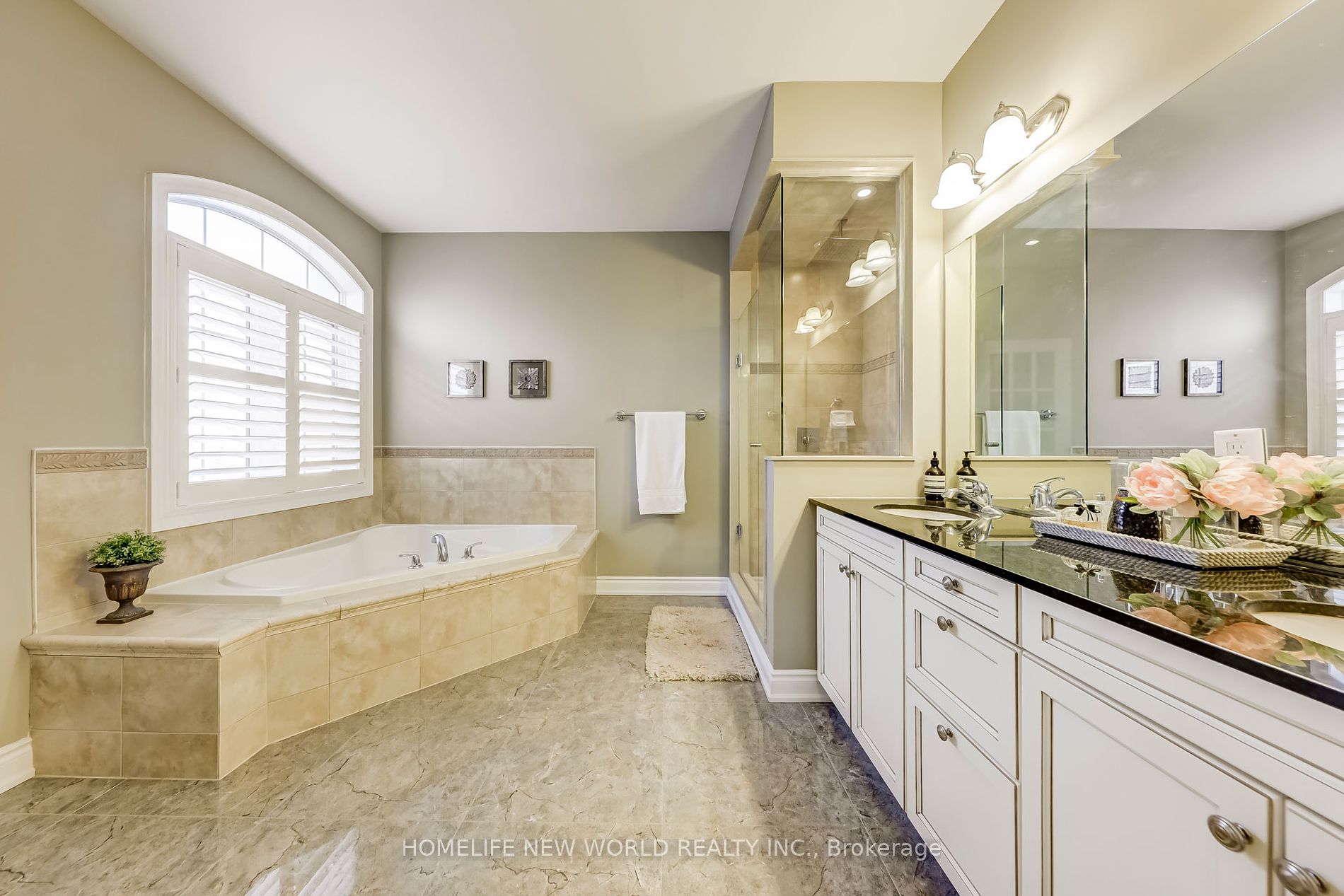 182 Heintzman Cres