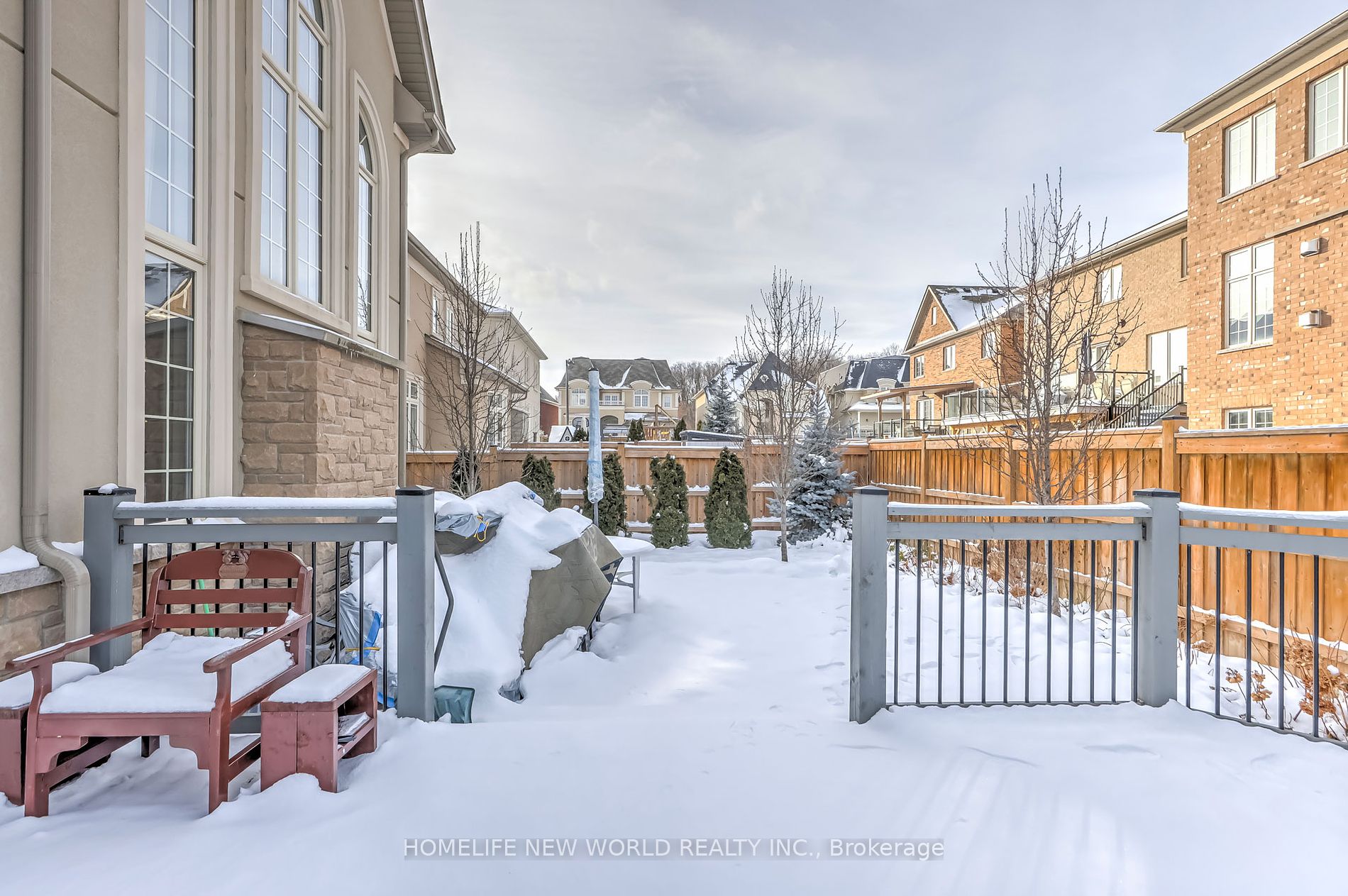 182 Heintzman Cres