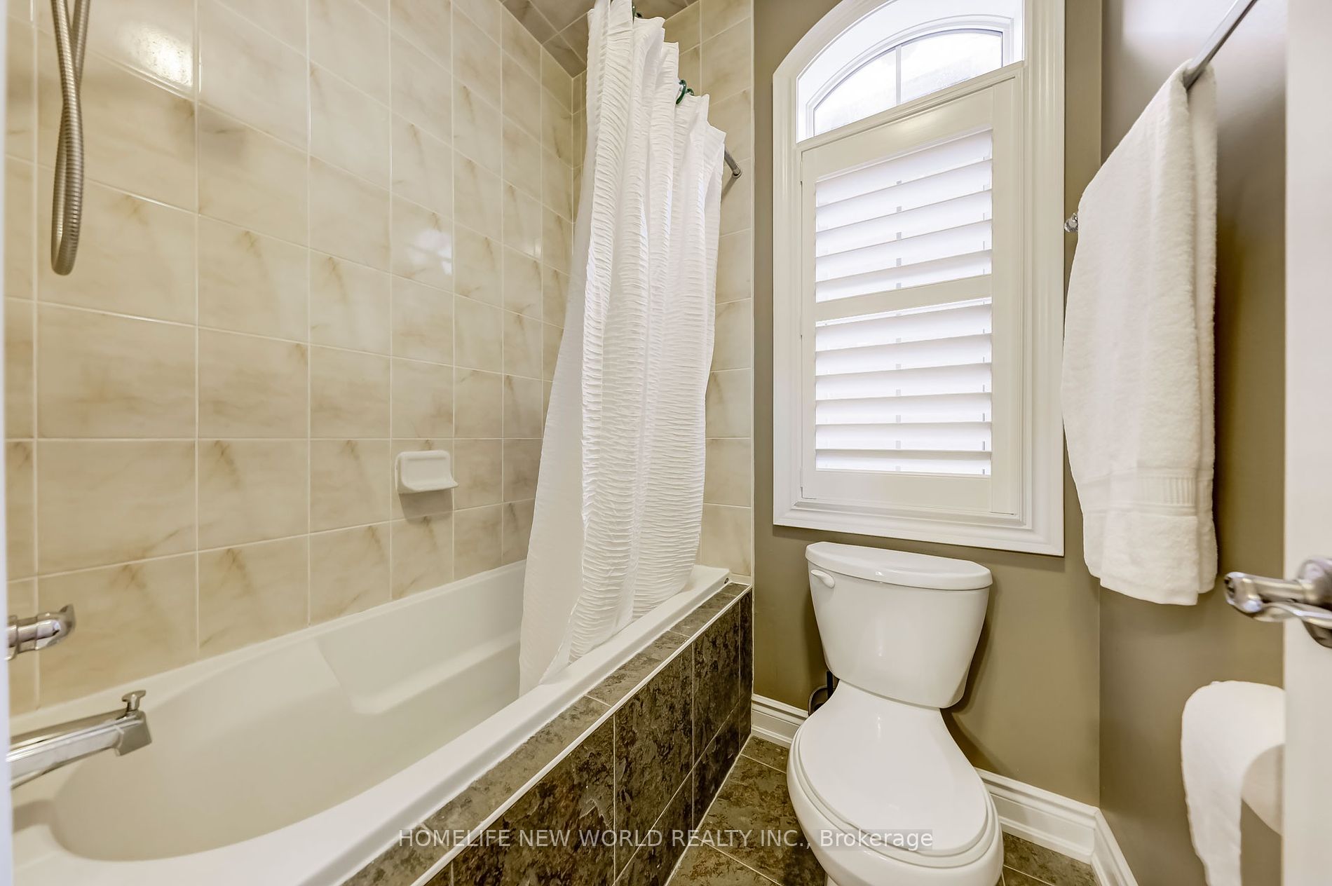 182 Heintzman Cres