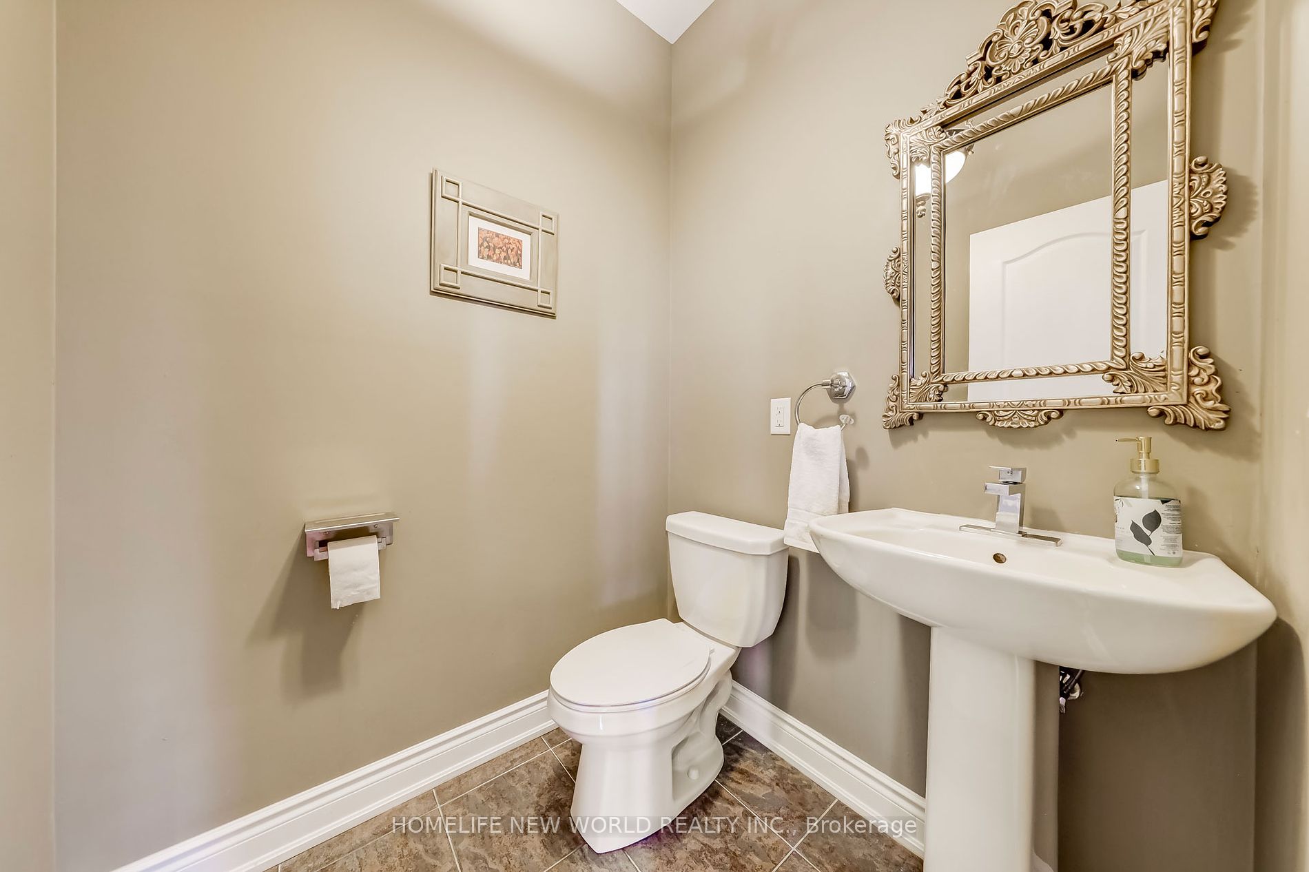 182 Heintzman Cres