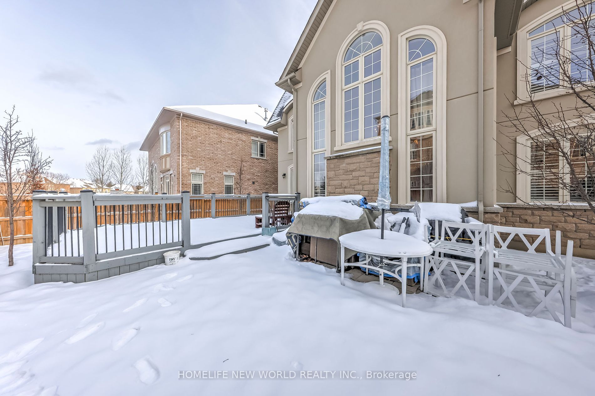 182 Heintzman Cres