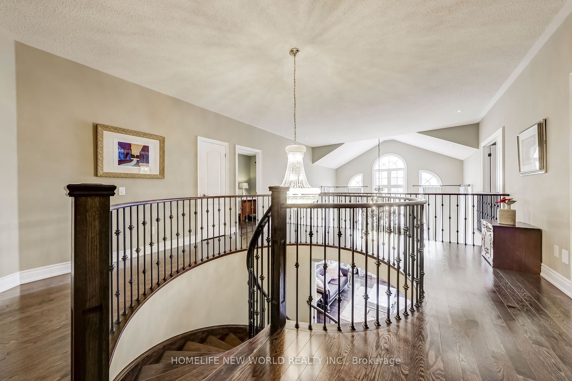 182 Heintzman Cres
