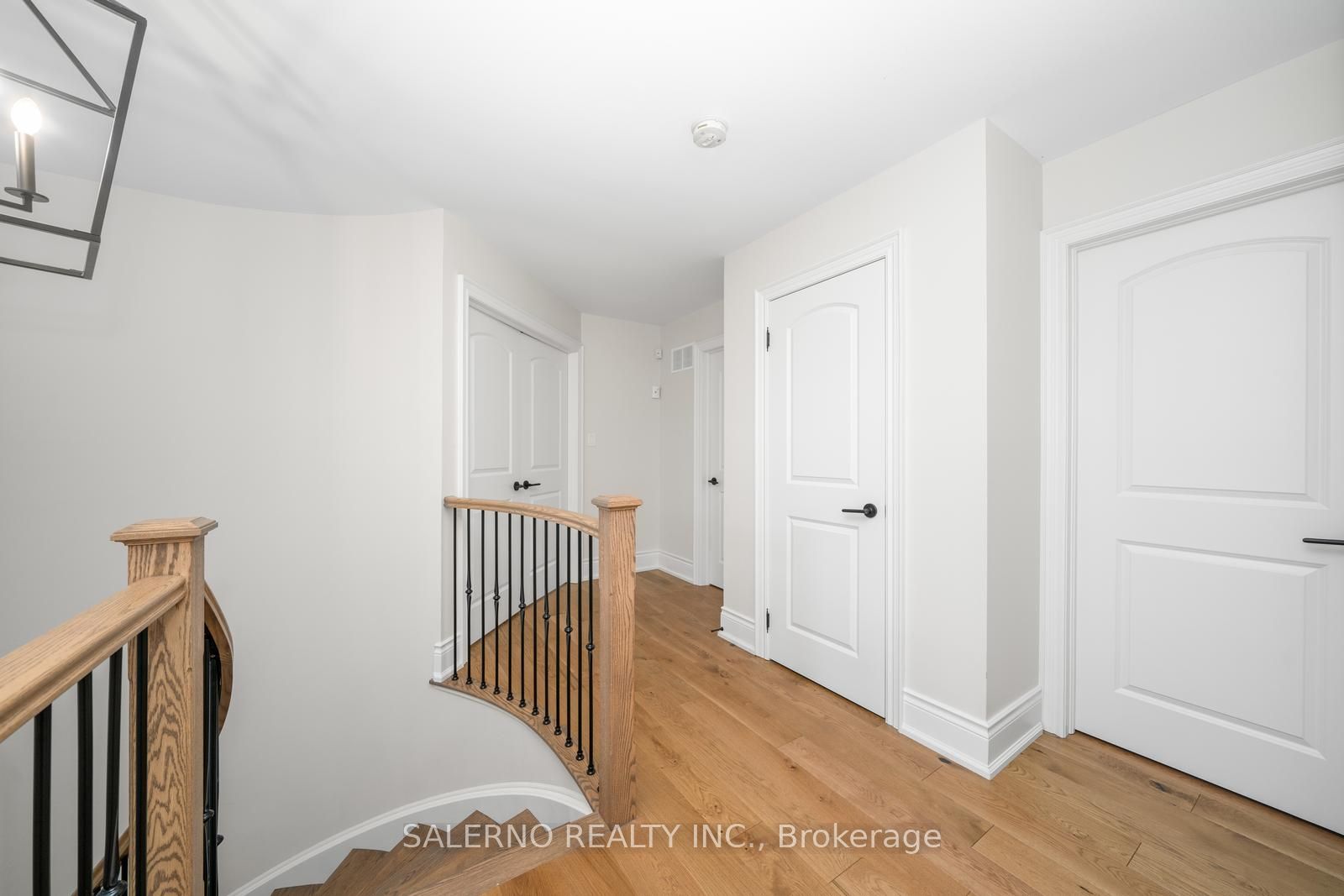 10 Farmcrest Court