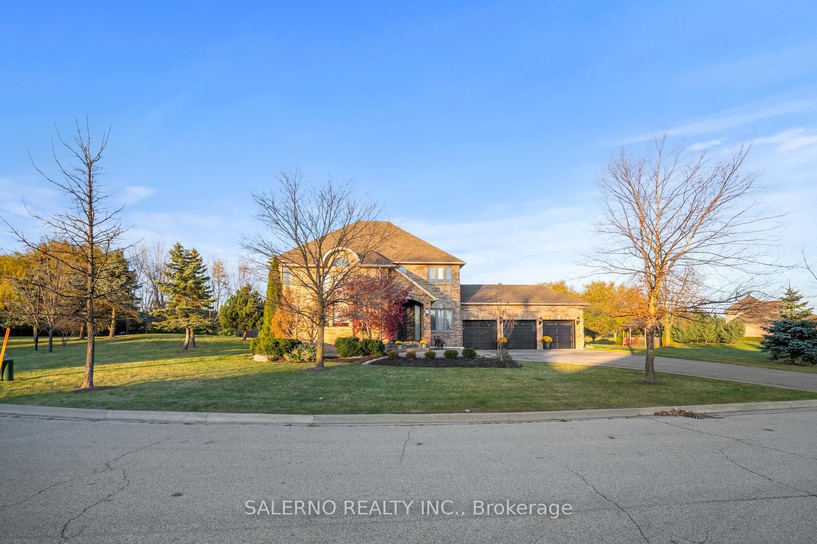 10 Farmcrest Court