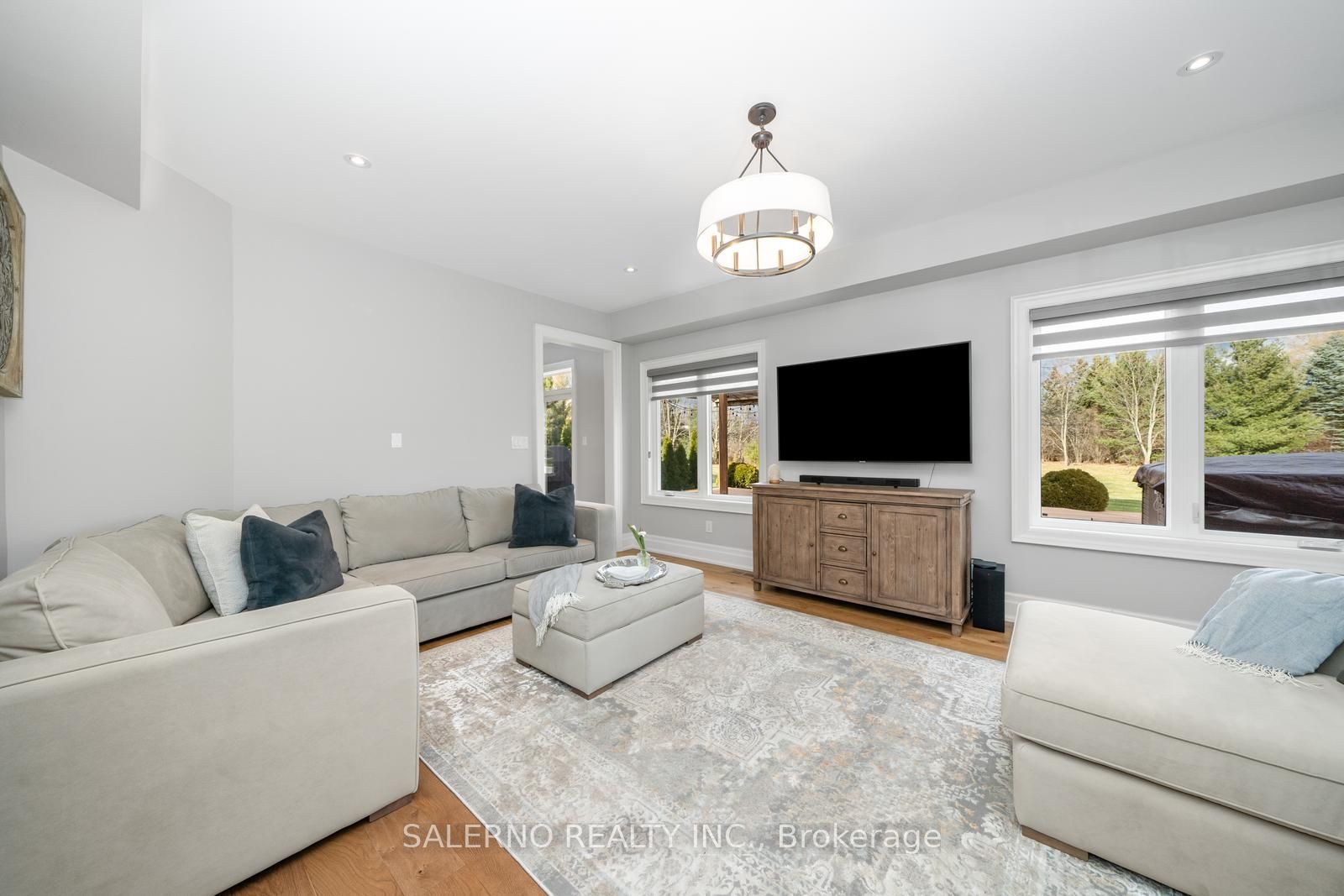10 Farmcrest Court