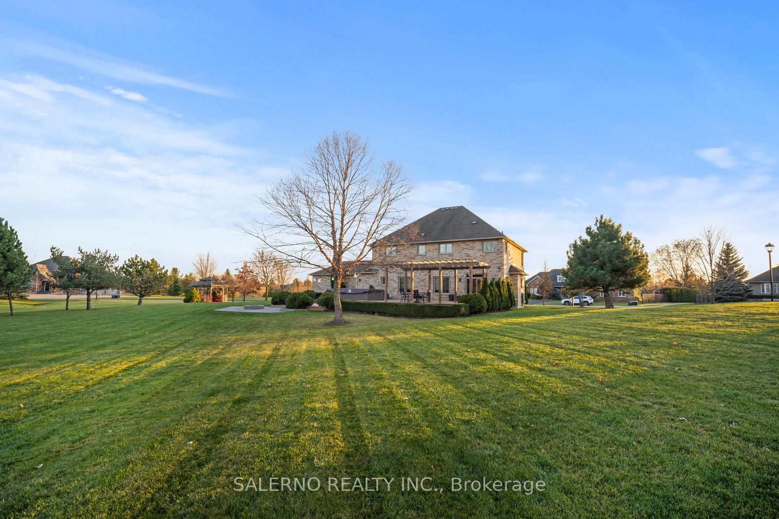 10 Farmcrest Court