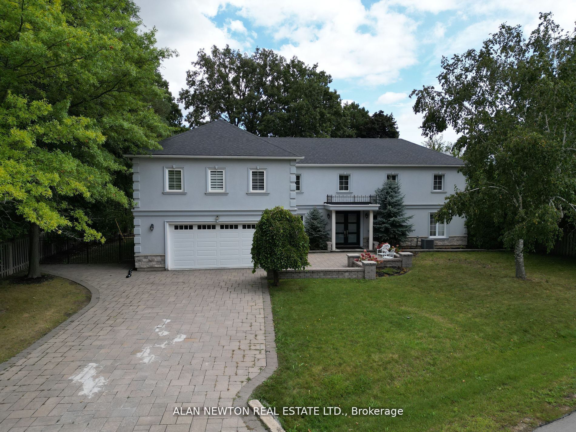 15 Laureleaf Rd