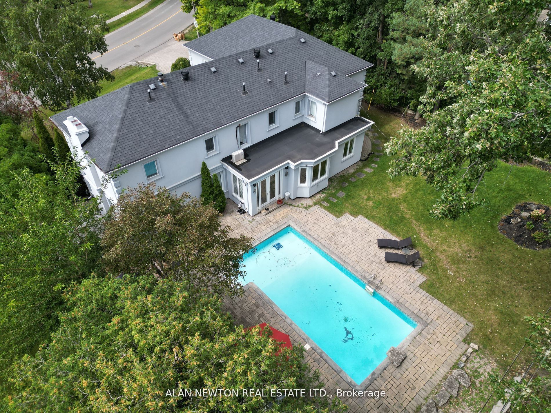 15 Laureleaf Rd