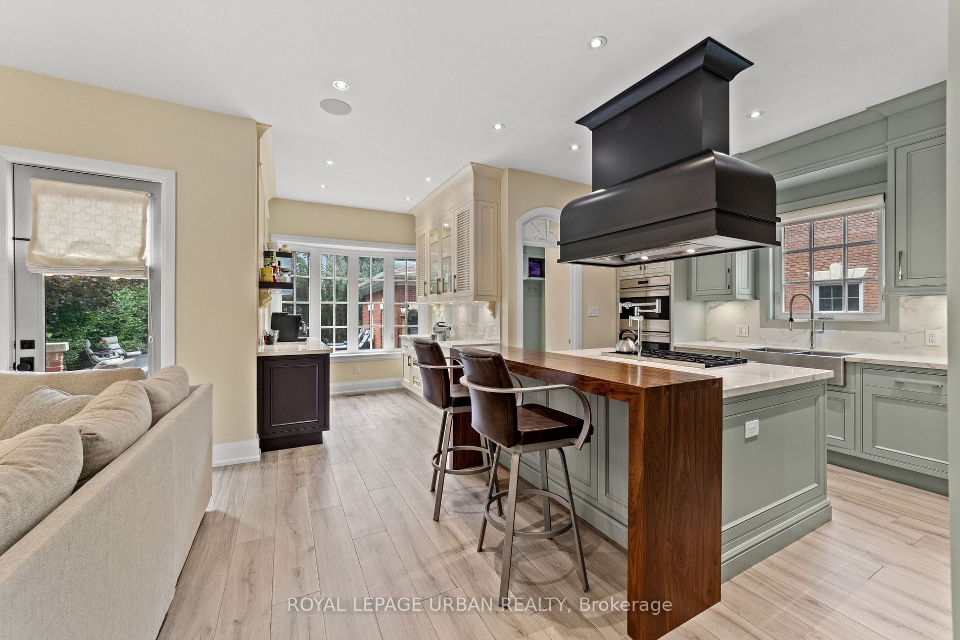 35 Willett Crescent