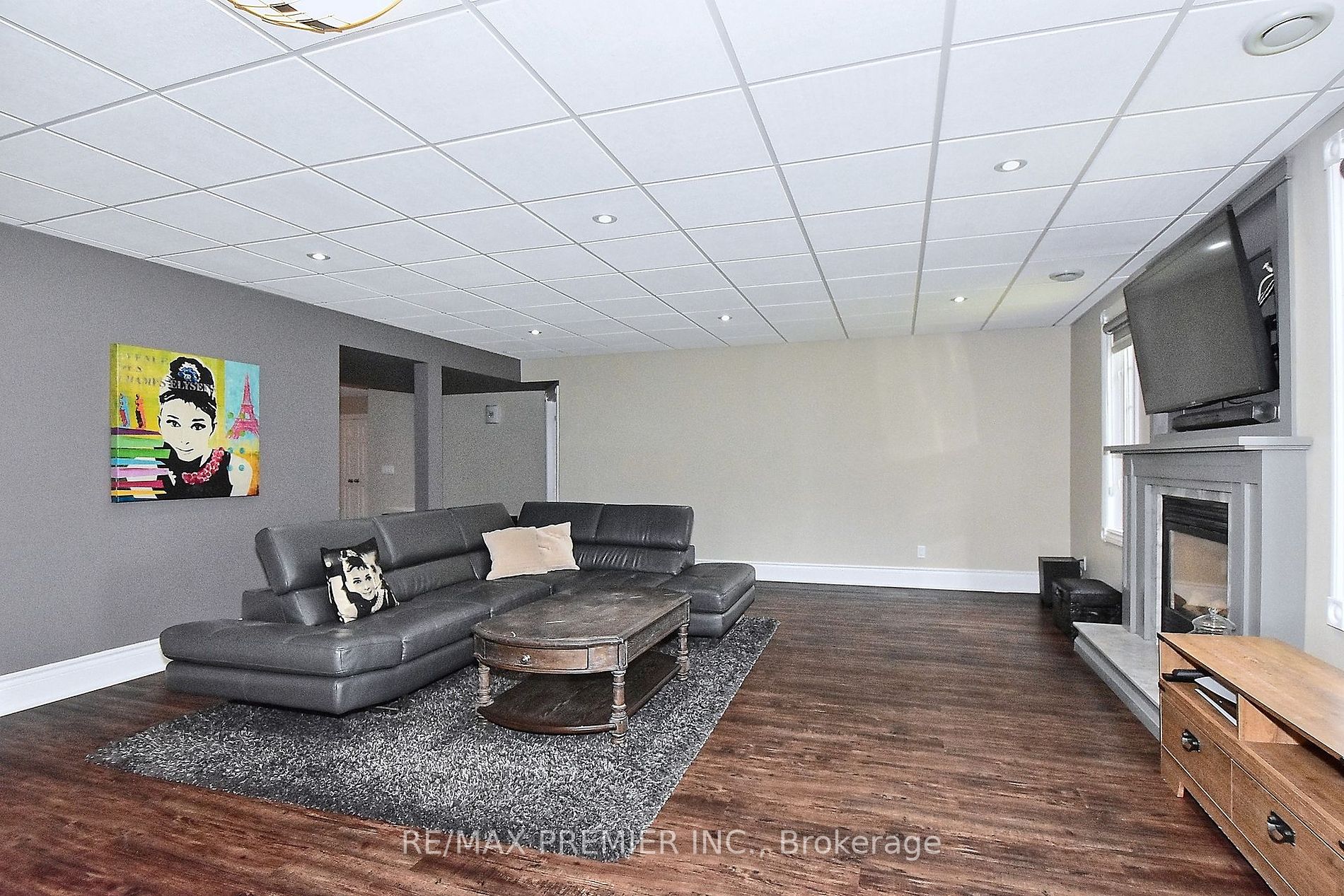 9661 Bathurst St