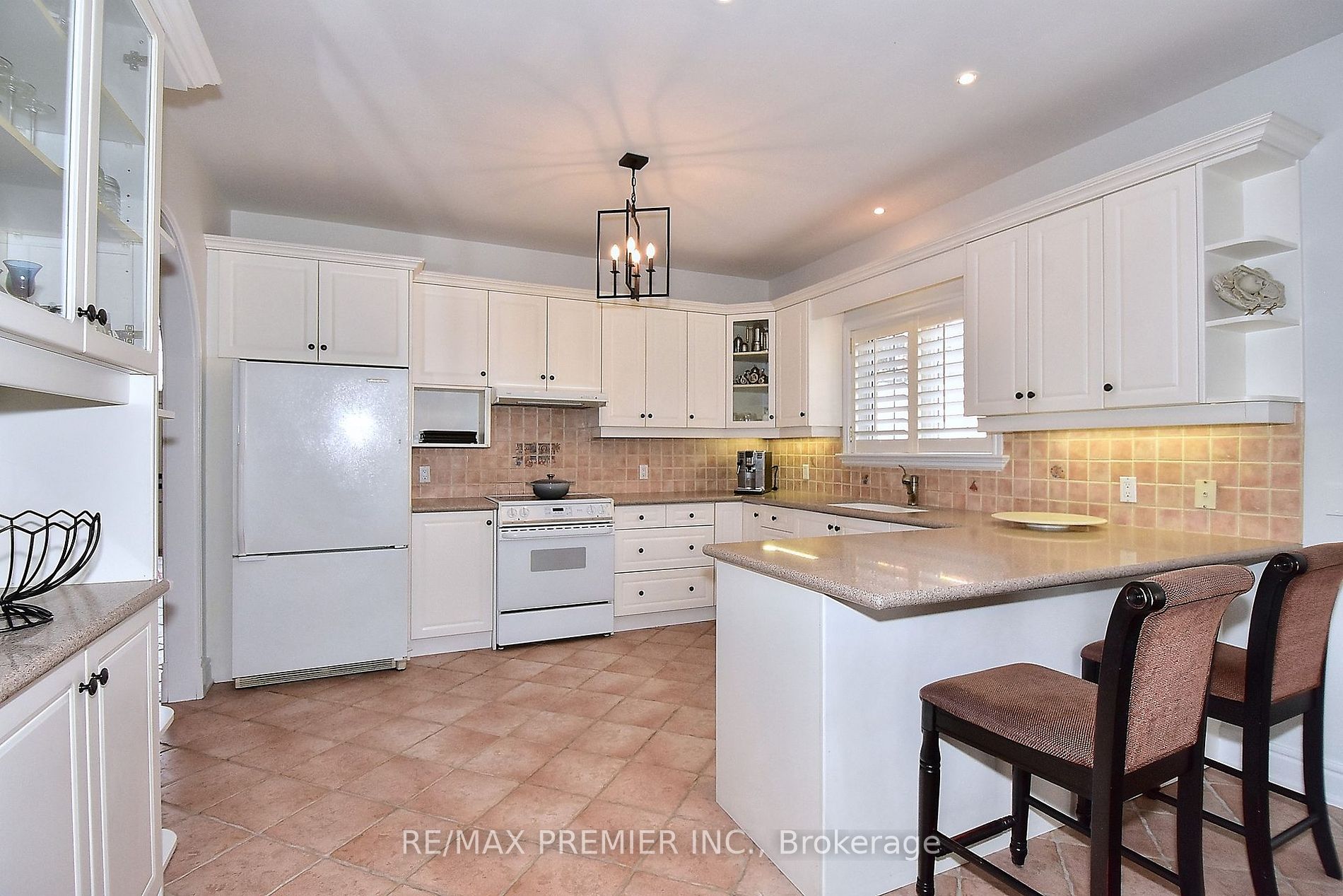 9661 Bathurst St