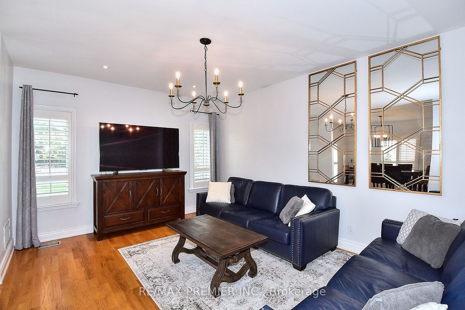 9661 Bathurst St