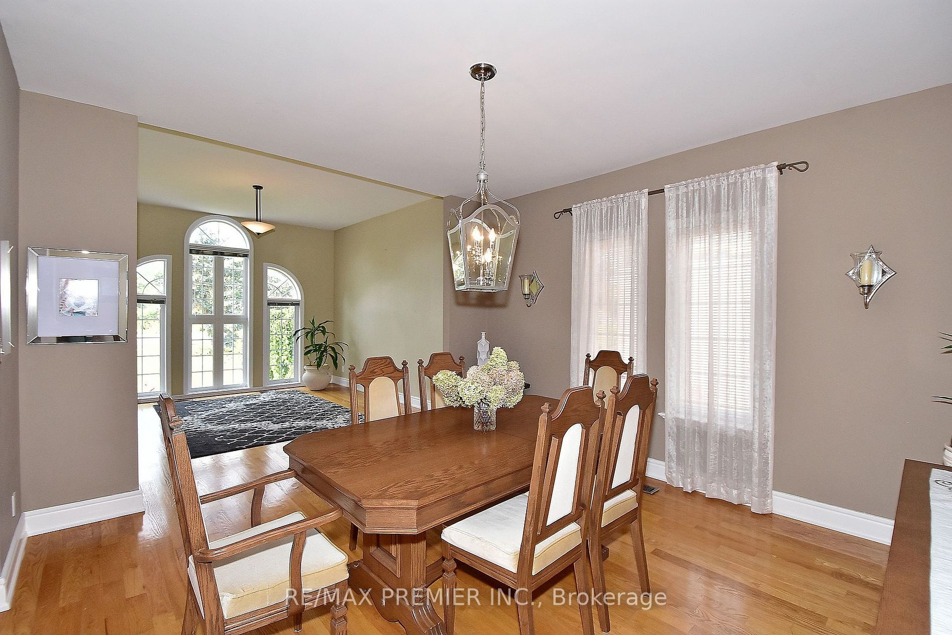 9661 Bathurst St