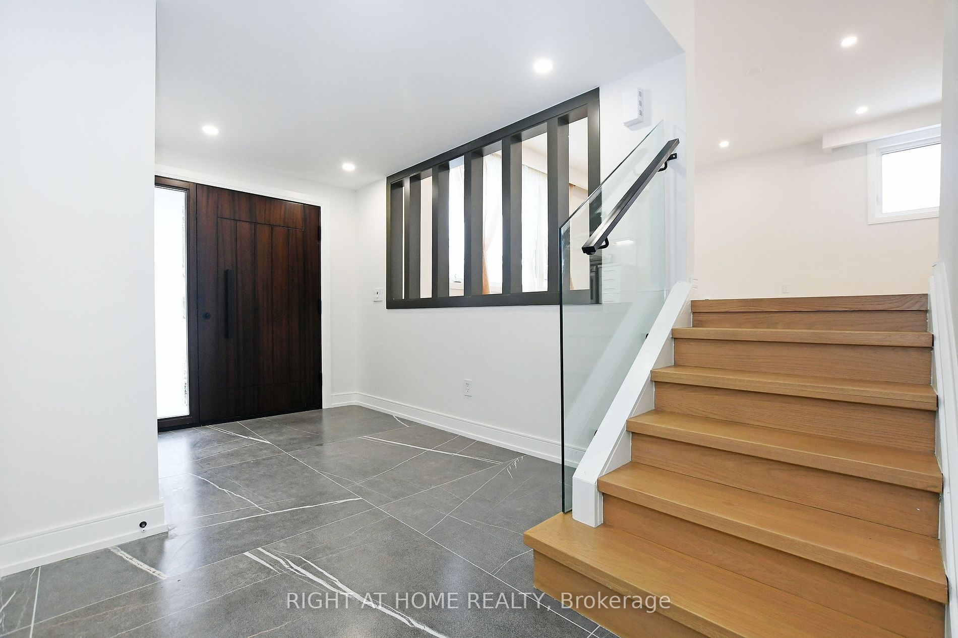 8 Hill Drive