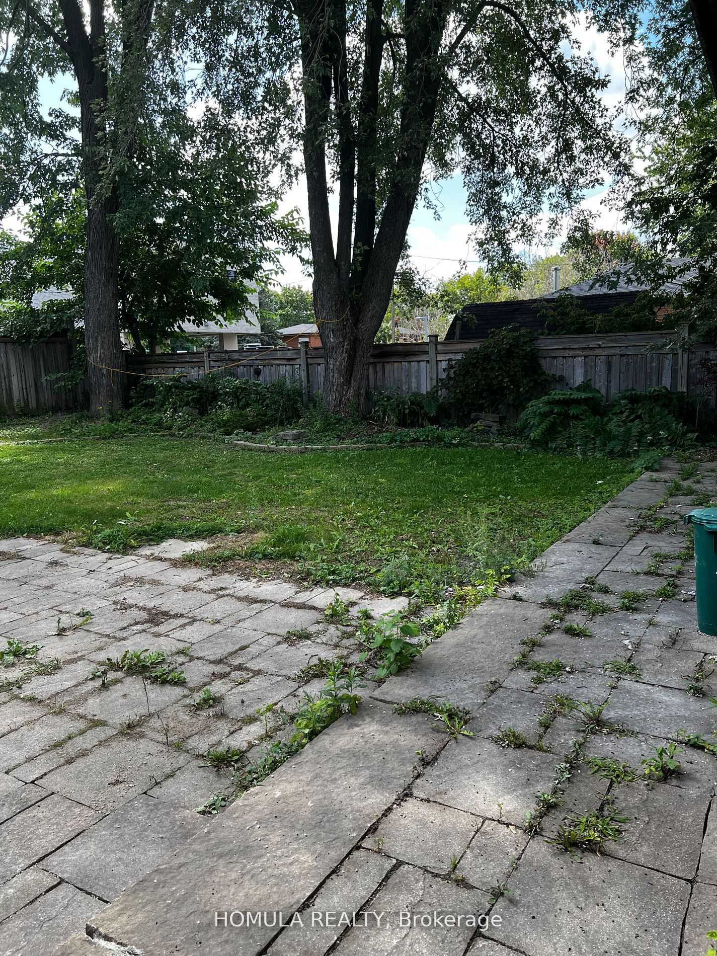 2 Hughes St