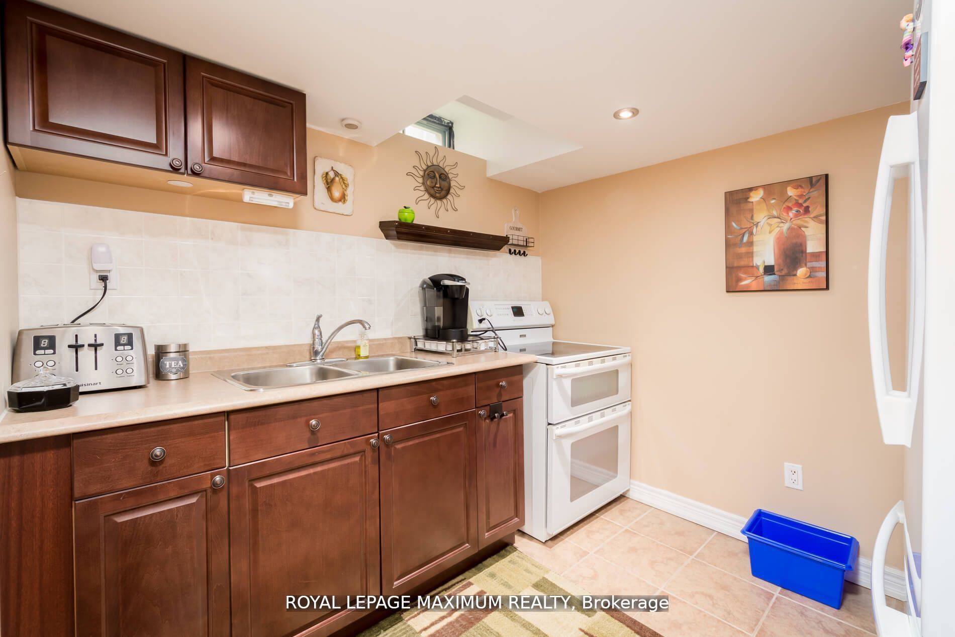 241 Veneto Dr