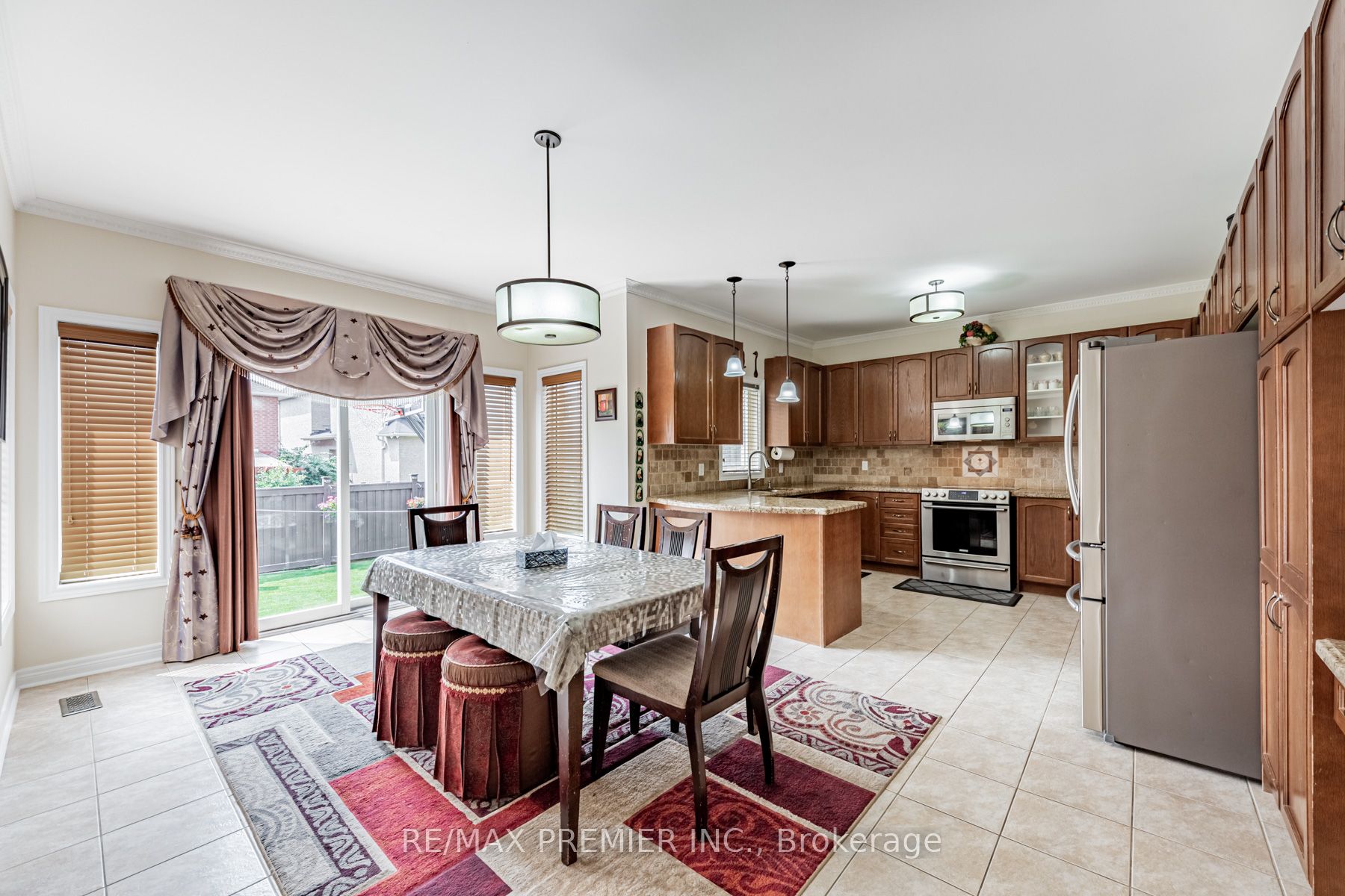37 Colombo Cres