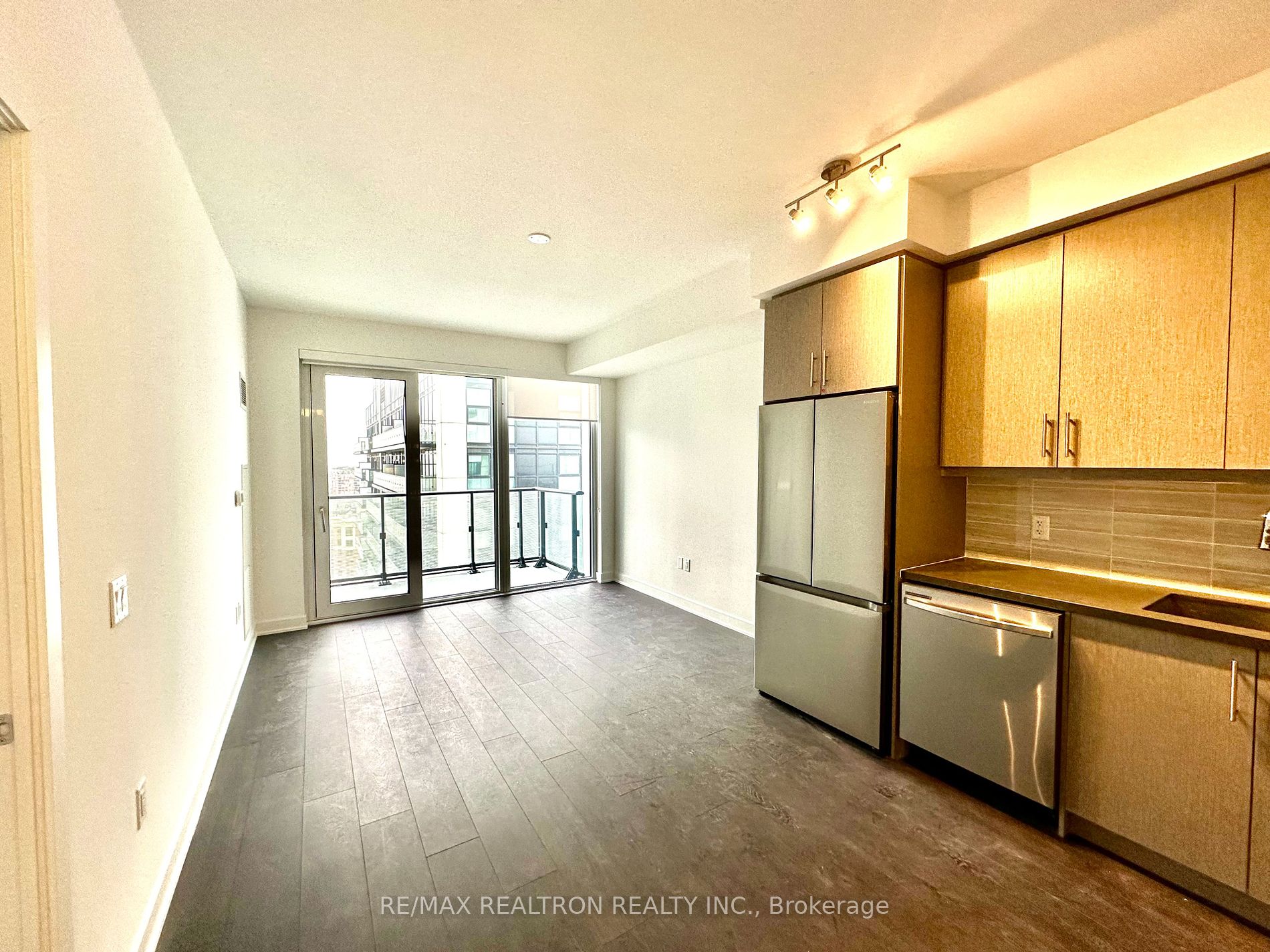 105 Oneida Cres, #1904