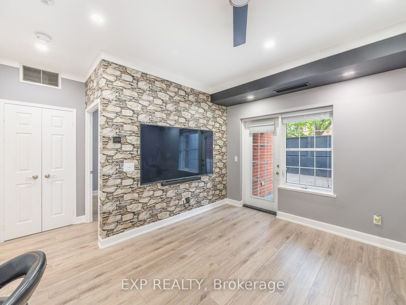 9973 Keele St, #106