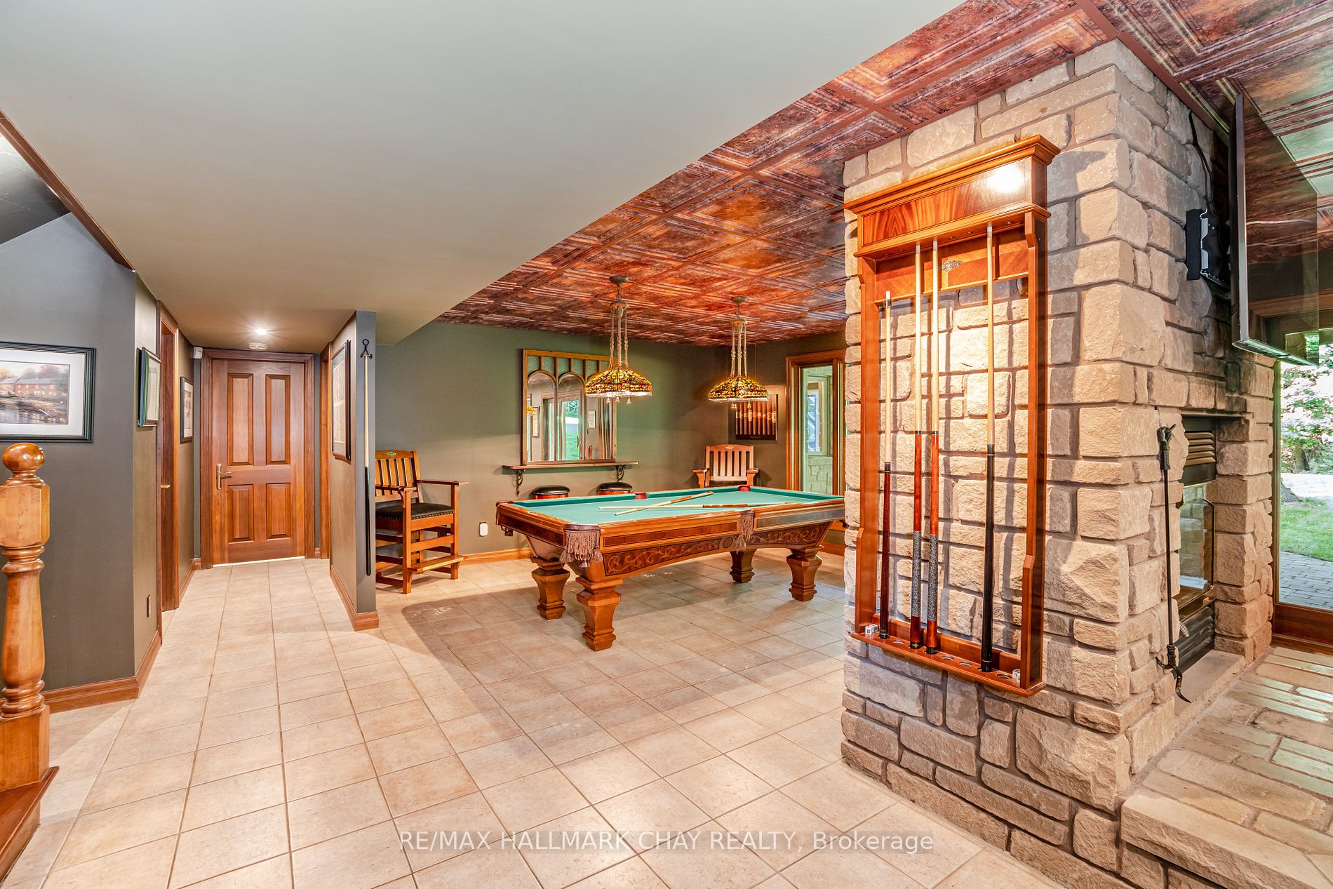 21 Tecumseth Heights Dr