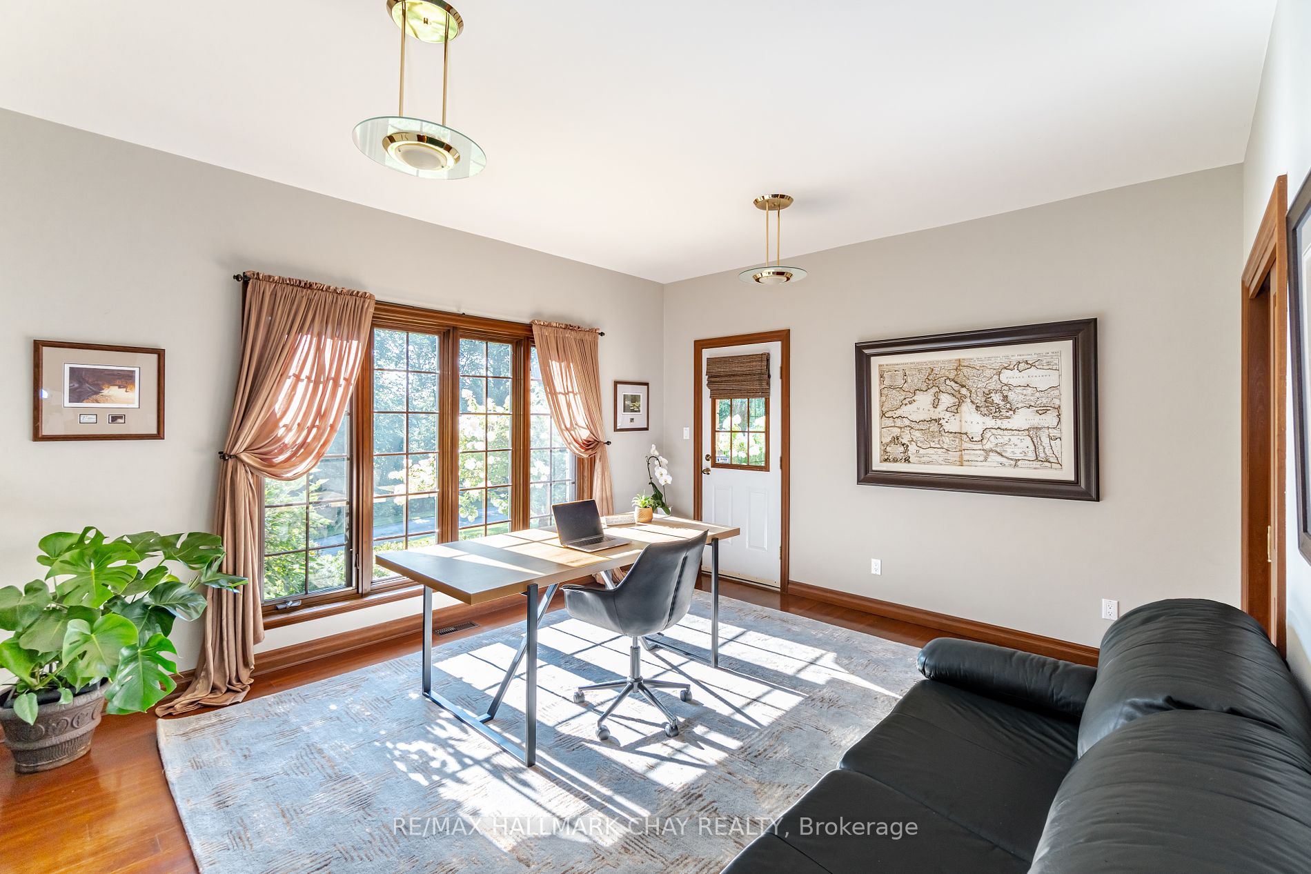 21 Tecumseth Heights Dr
