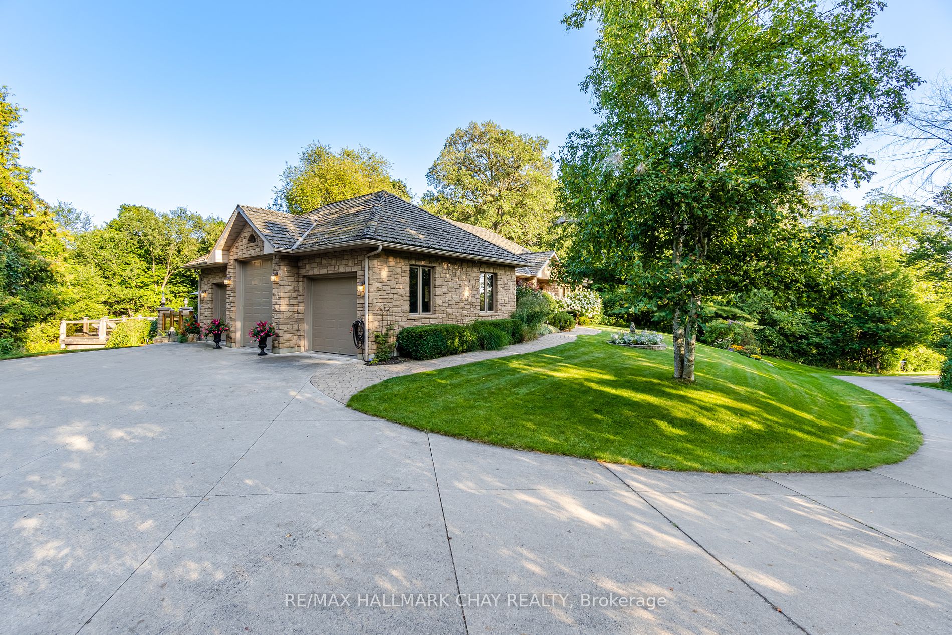 21 Tecumseth Heights Dr