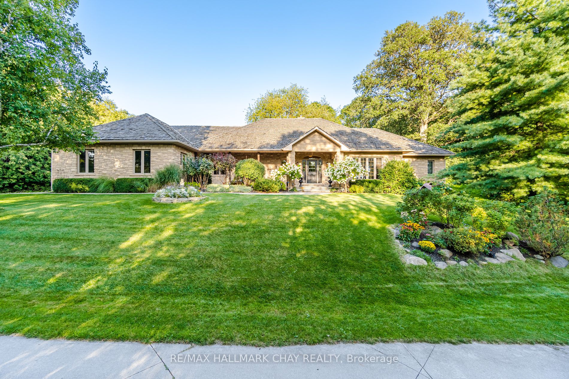 21 Tecumseth Heights Dr