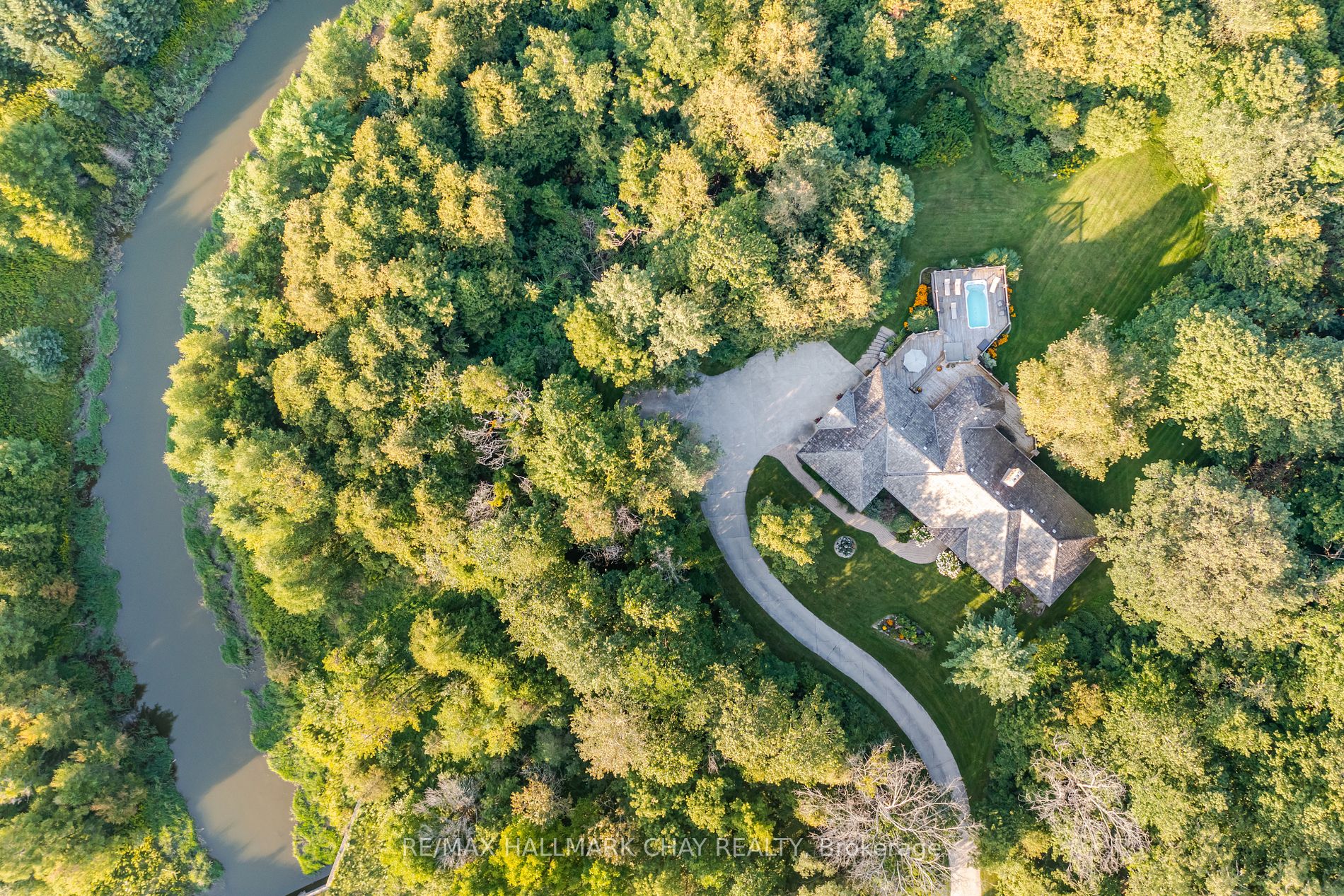 21 Tecumseth Heights Dr