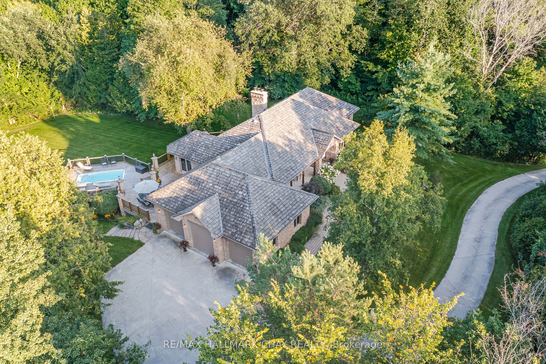 21 Tecumseth Heights Dr