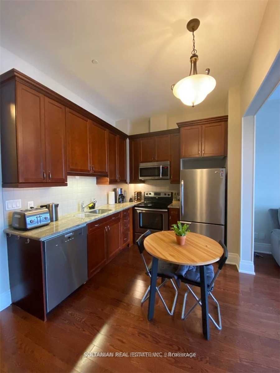 80 Burns Blvd, #425