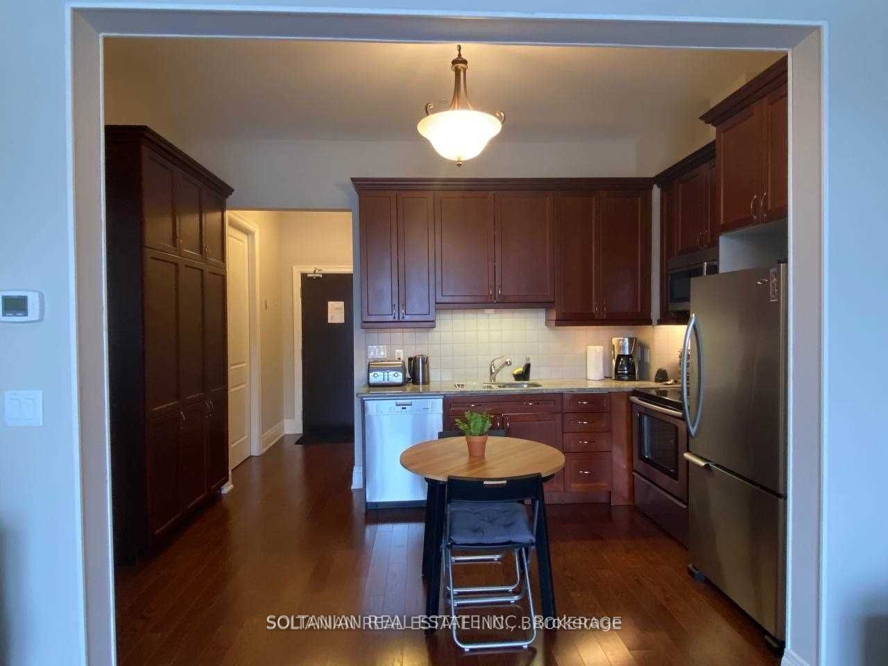 80 Burns Blvd, #425