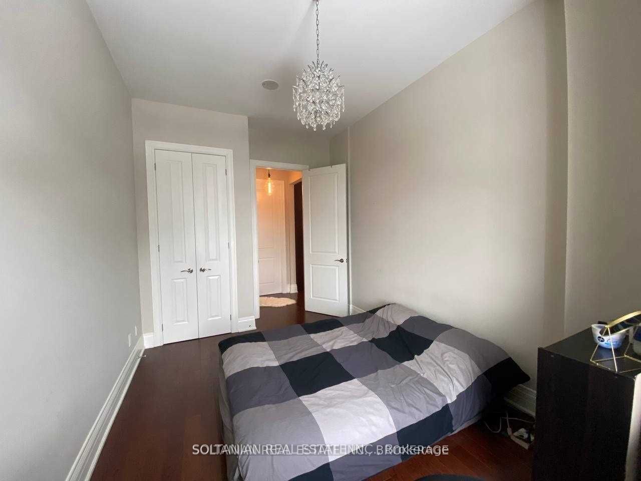 80 Burns Blvd, #425