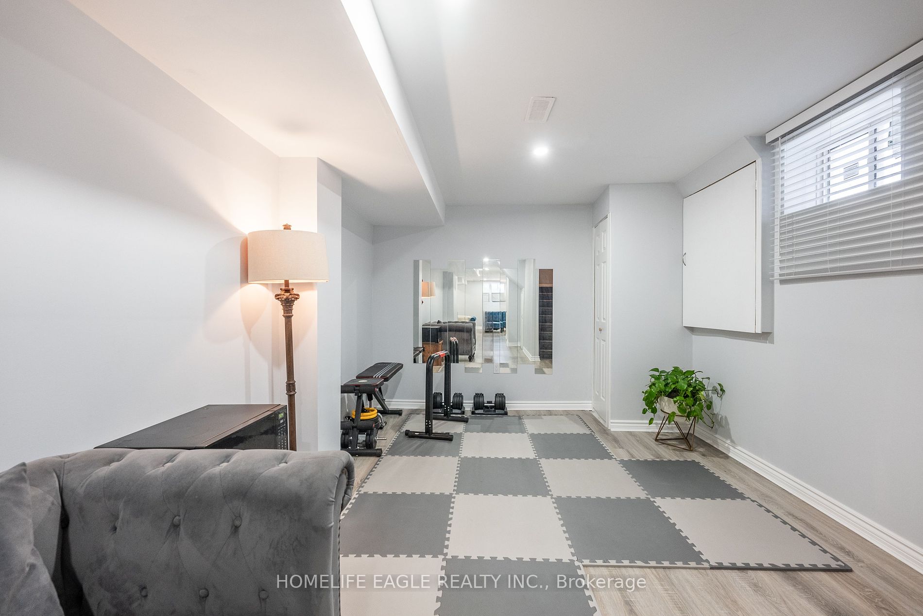 105 Sutherland Avenue