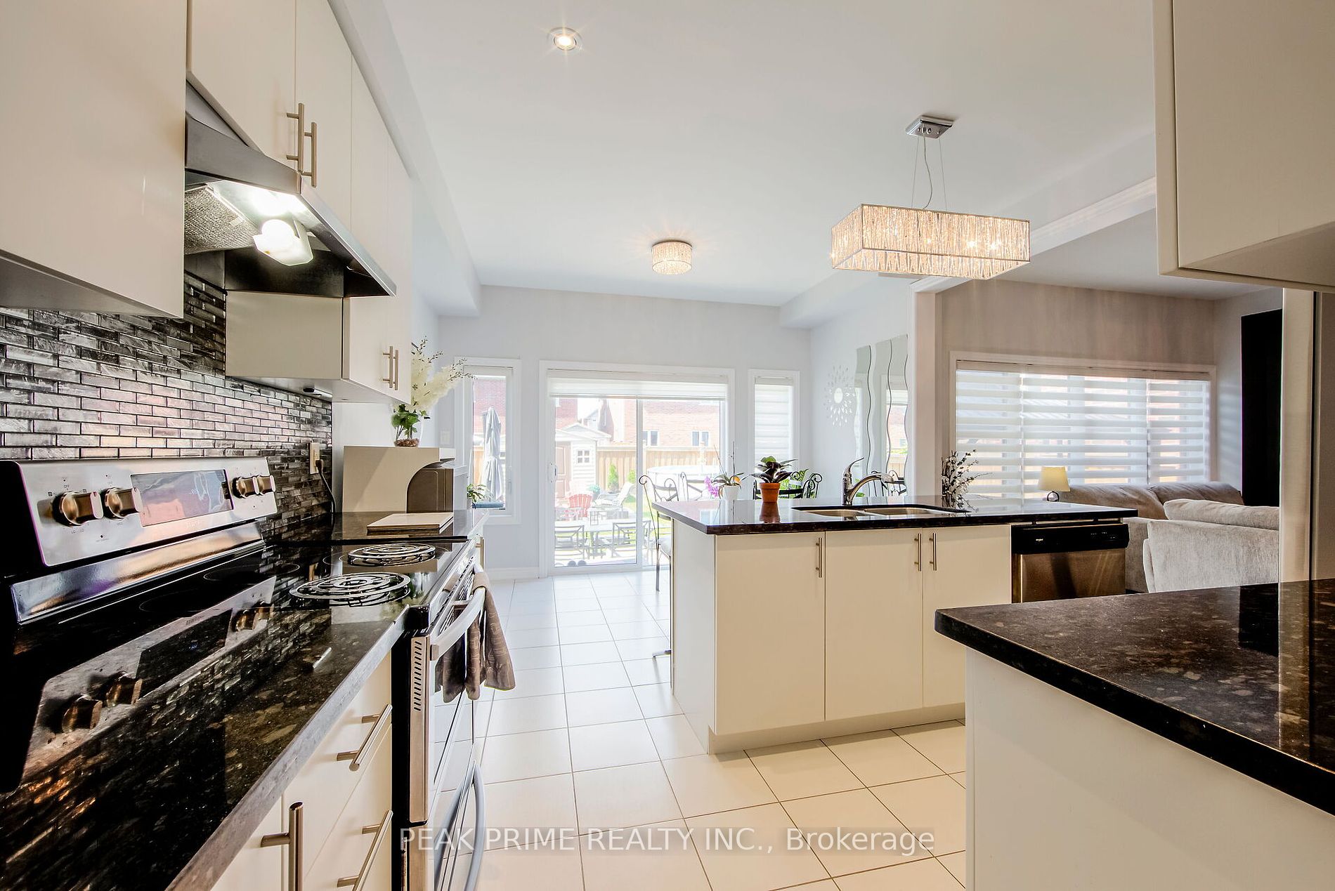 1534 Farrow Cres
