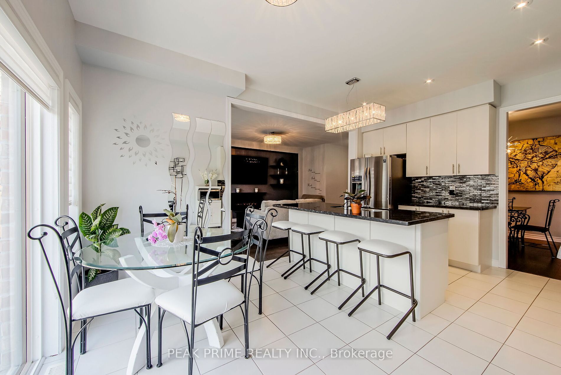 1534 Farrow Cres