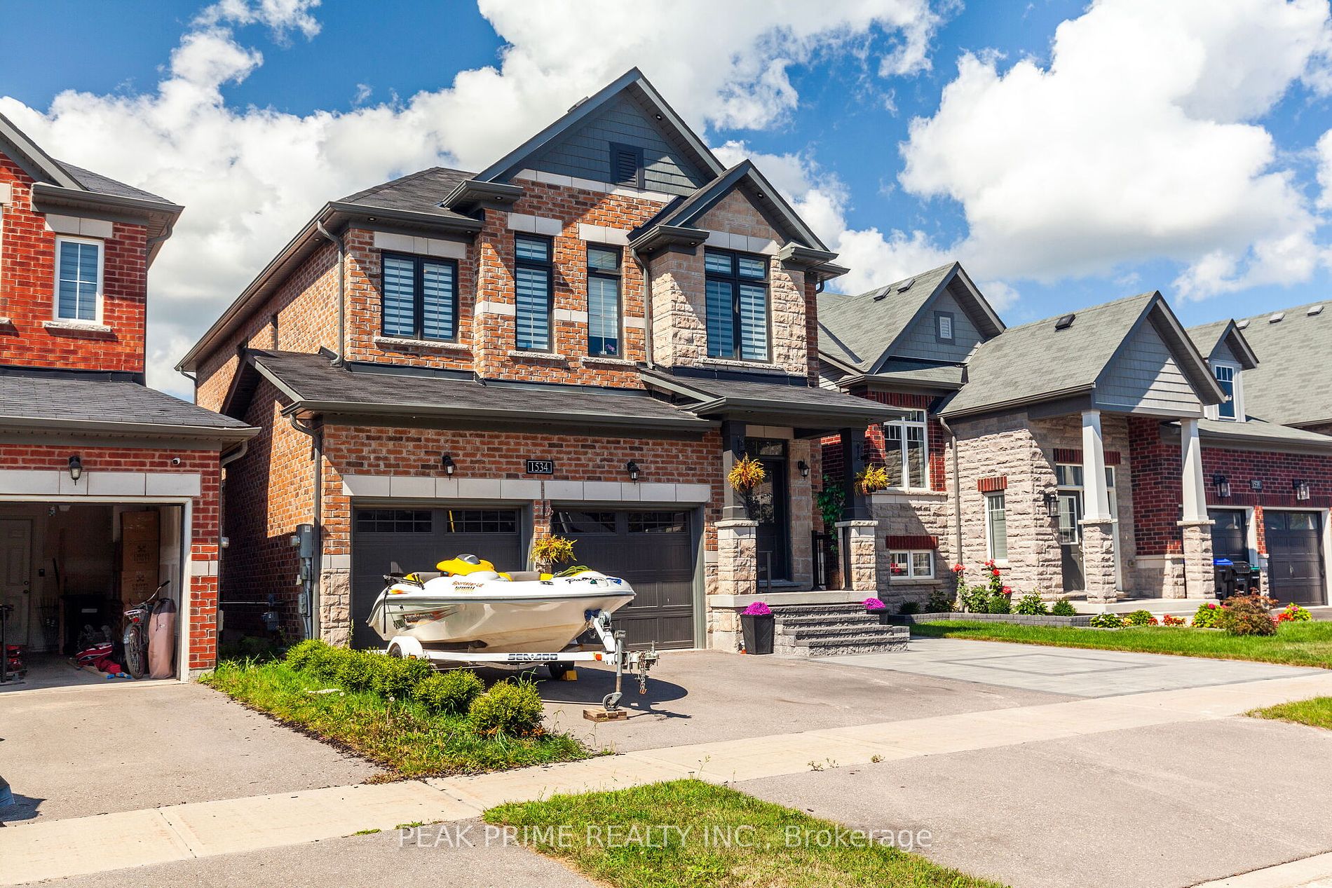 1534 Farrow Cres