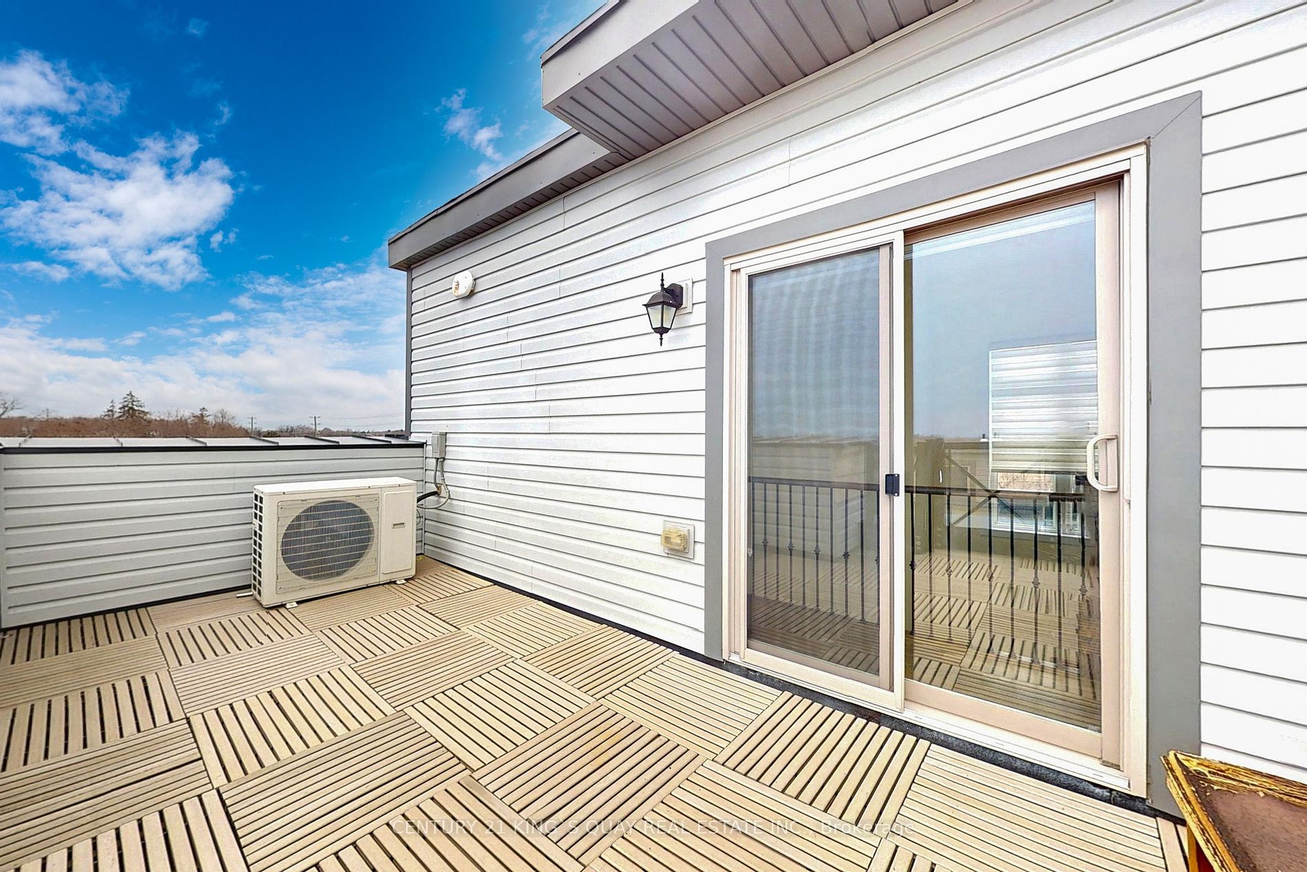 10 Westmeath Lane, #2202