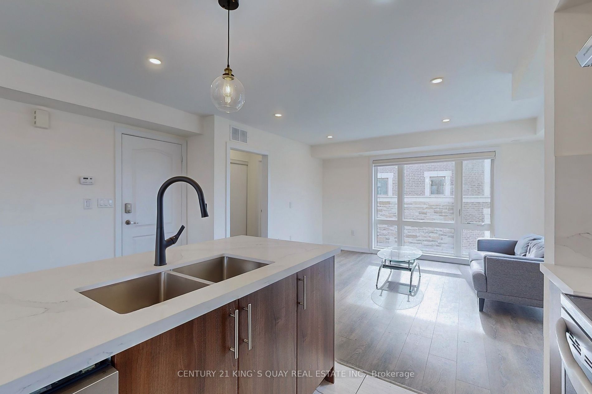 10 Westmeath Lane, #2202