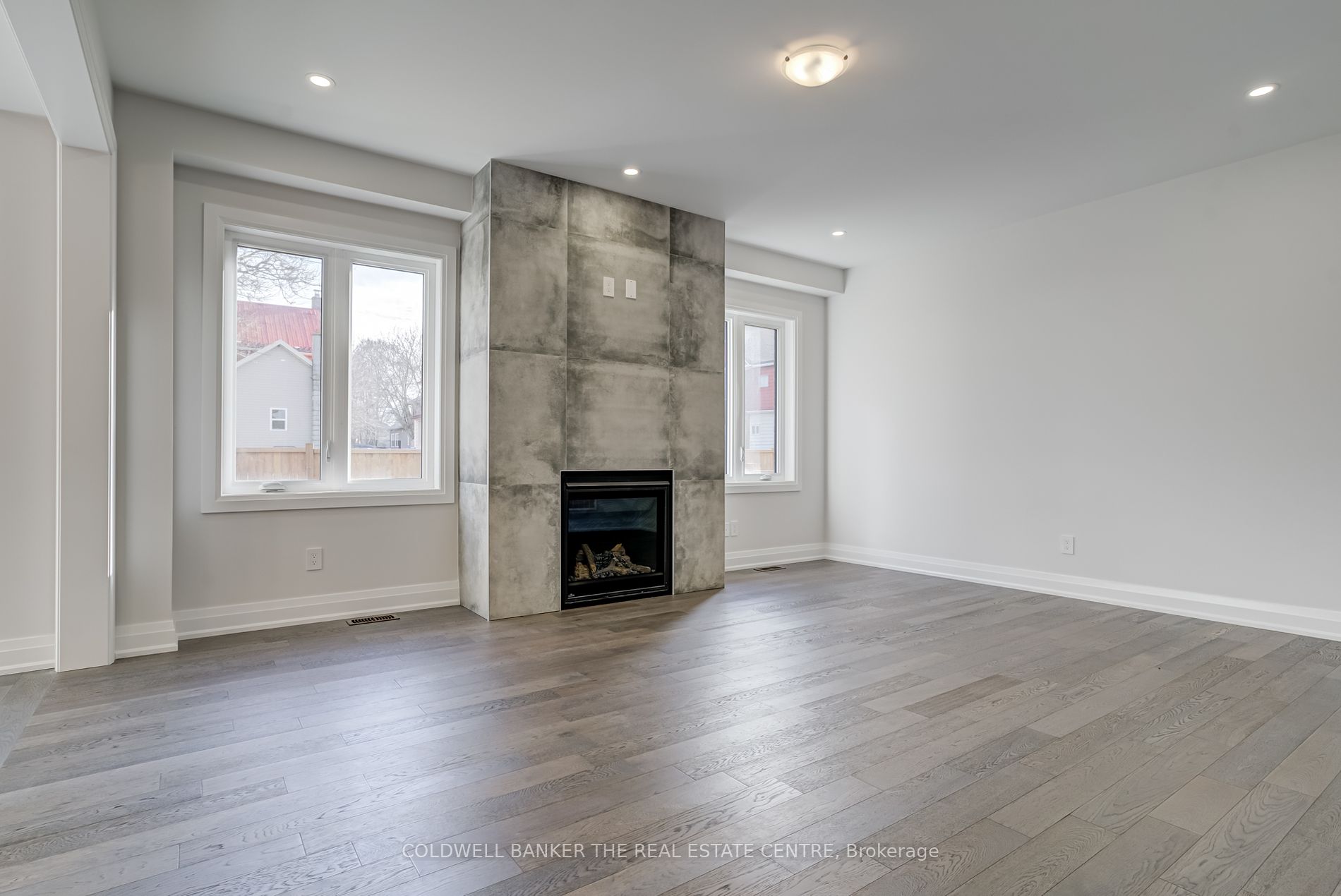 27 Wellington St