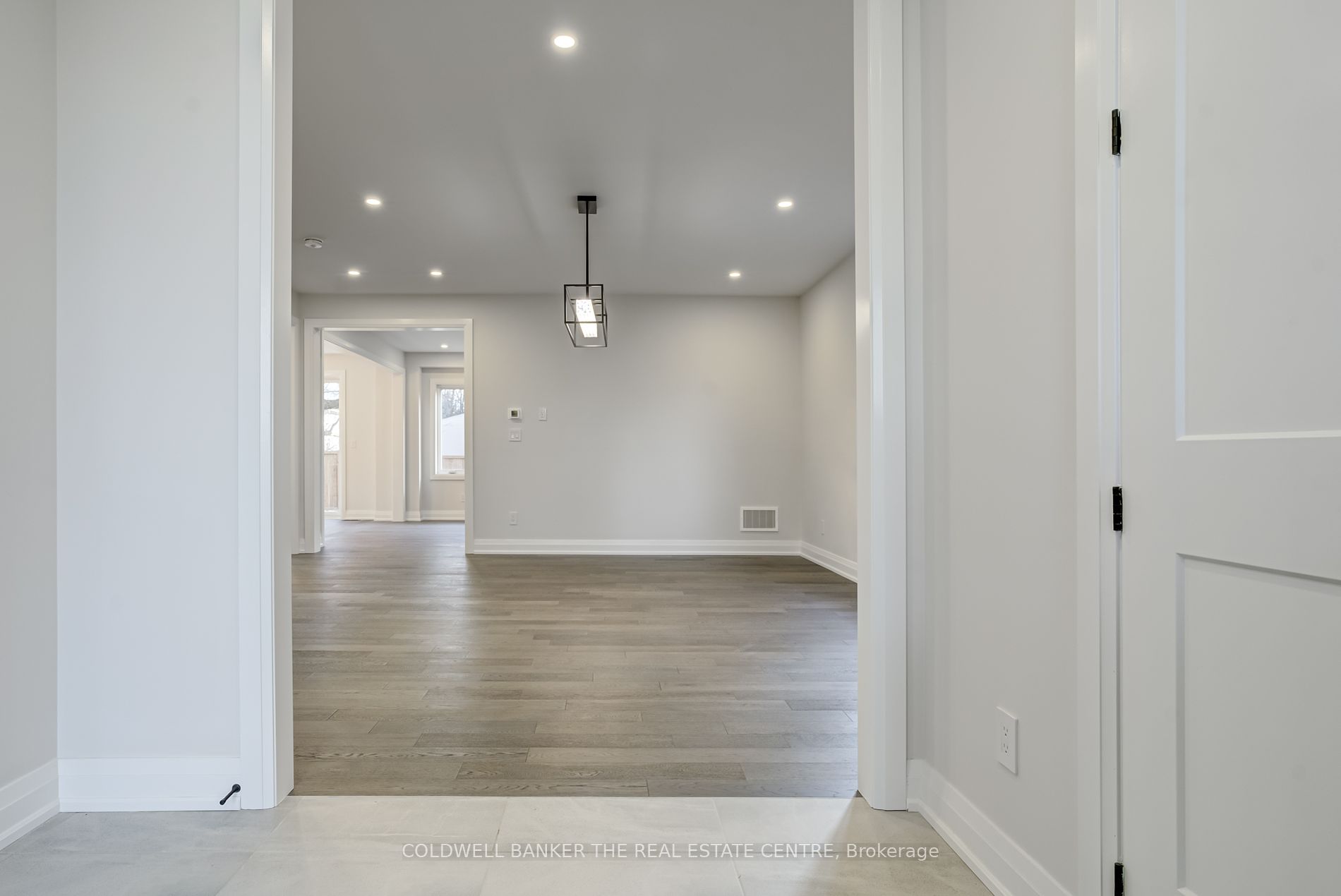 27 Wellington St