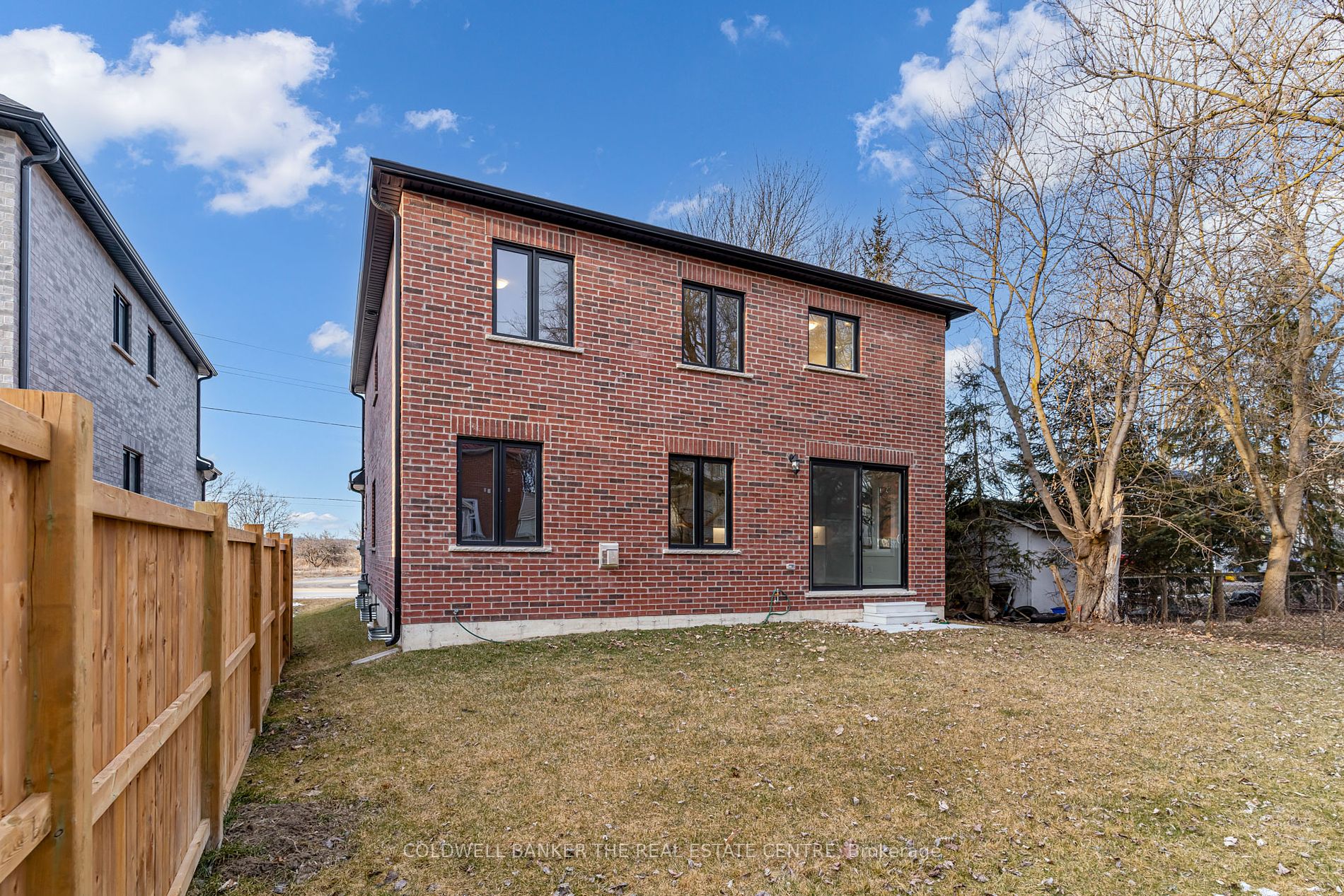 27 Wellington St
